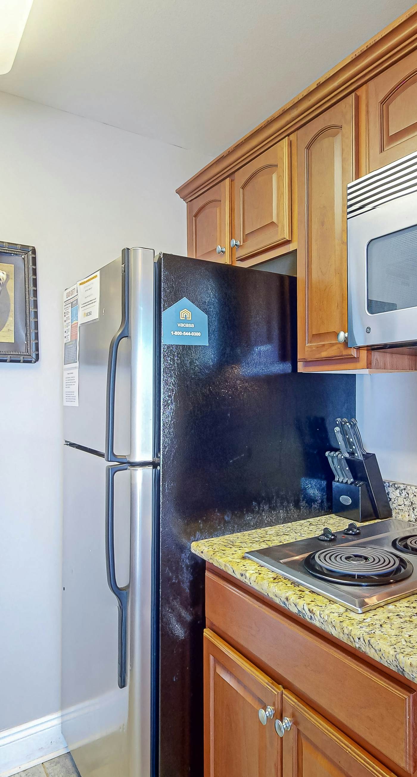 Gorgeous & cozy waterfront efficiency w/ shared pools, hot tubs, & beach access