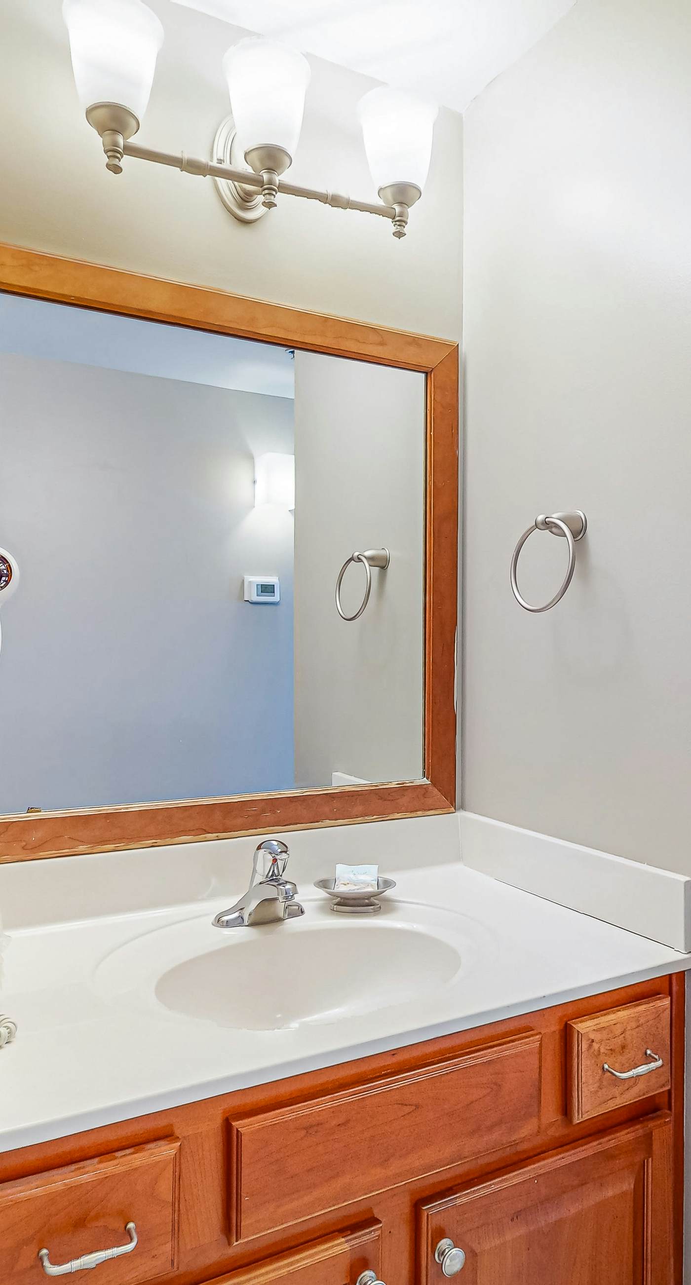 Gorgeous & cozy waterfront efficiency w/ shared pools, hot tubs, & beach access