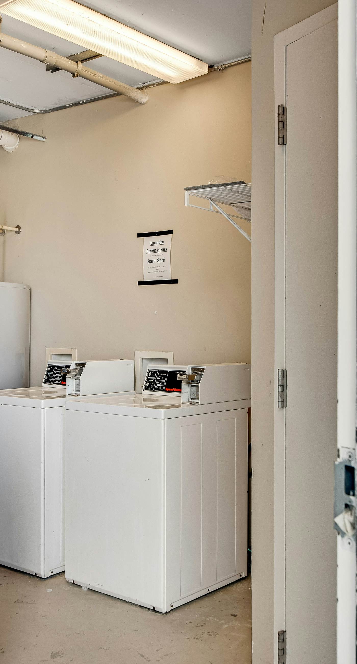 Gorgeous & cozy waterfront efficiency w/ shared pools, hot tubs, & beach access