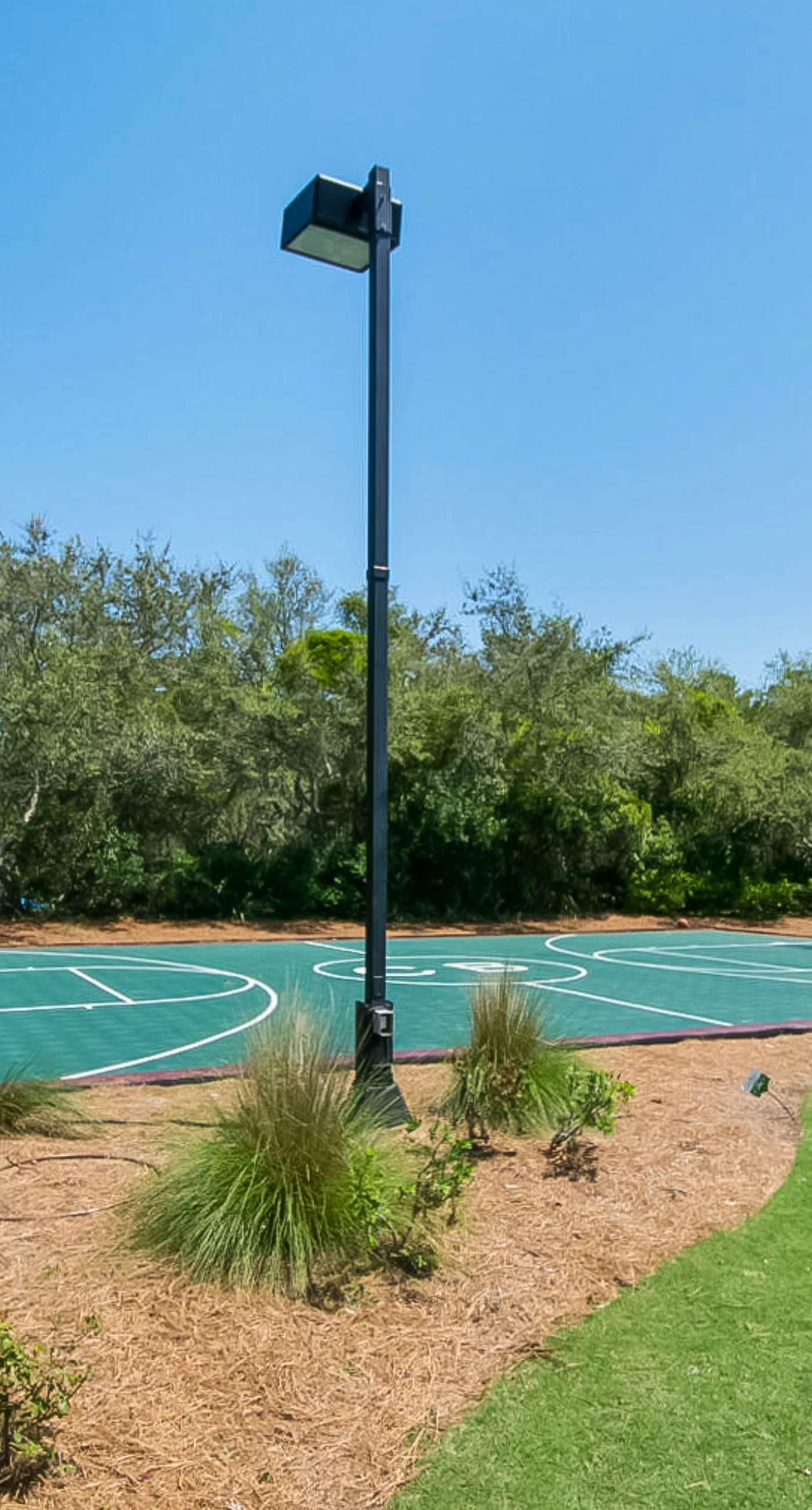 Gorgeous & cozy waterfront efficiency w/ shared pools, hot tubs, & beach access