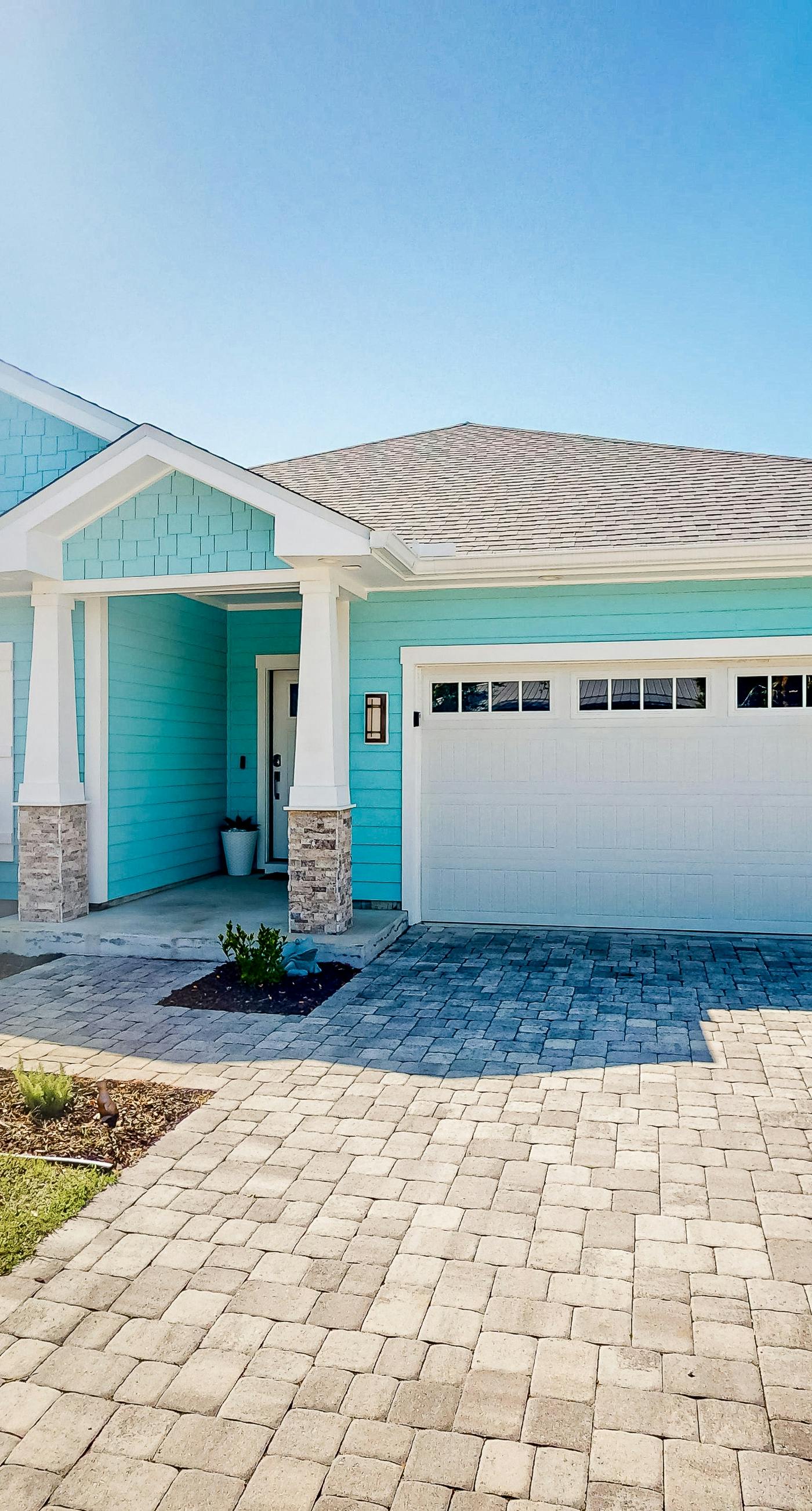 Dog-friendly home with lovely backyard, 3 blocks to the beach, close to 30A