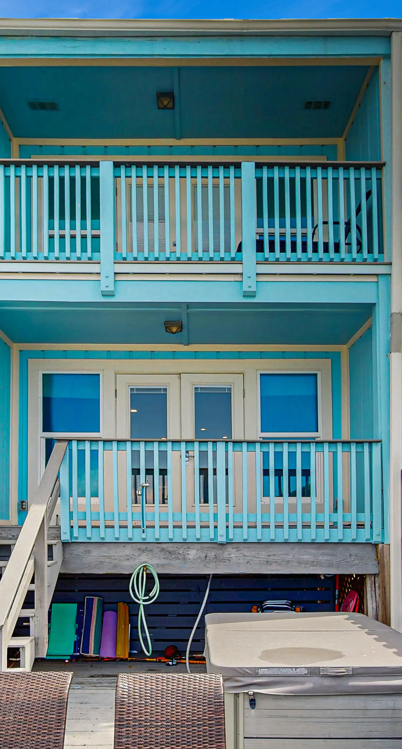 Beautiful beachfront townhome, large deck and beach access