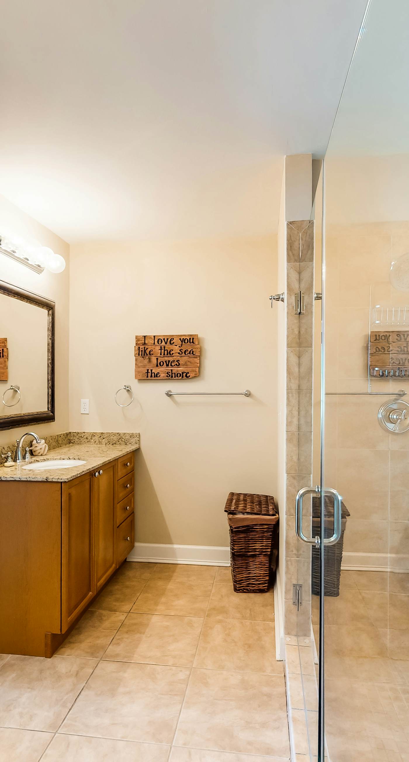 Waterfront Snowbird retreat with private balcony & pool - near the beach