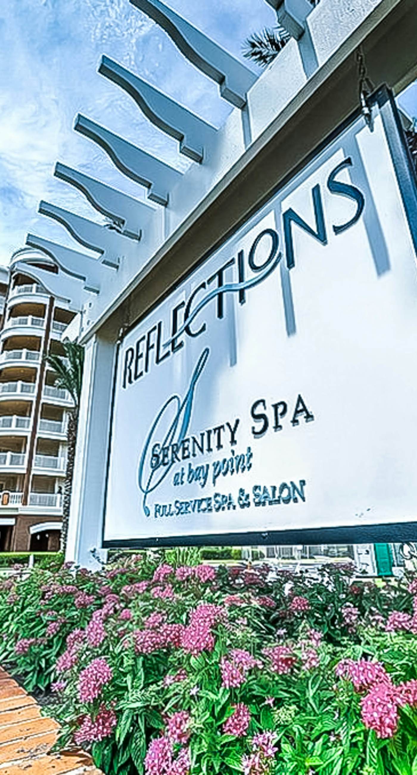 Waterfront Snowbird retreat with private balcony & pool - near the beach