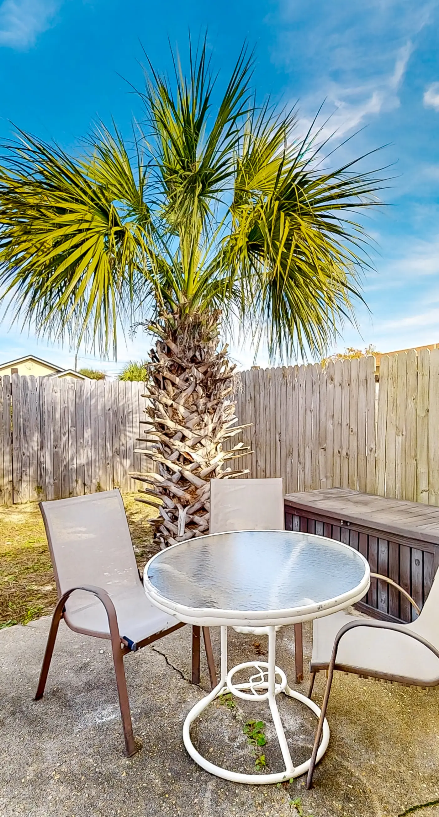 Dog-friendly duplex 2 blocks from beach with private yard, AC, & W&D