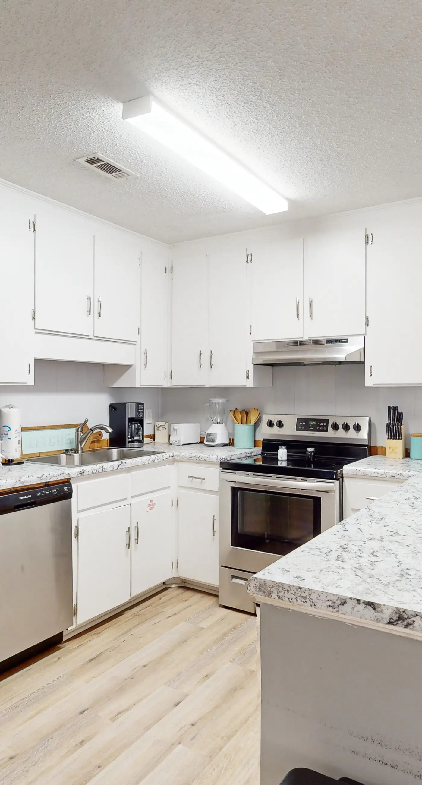 Dog-friendly duplex 2 blocks from beach with private yard, AC, & W&D