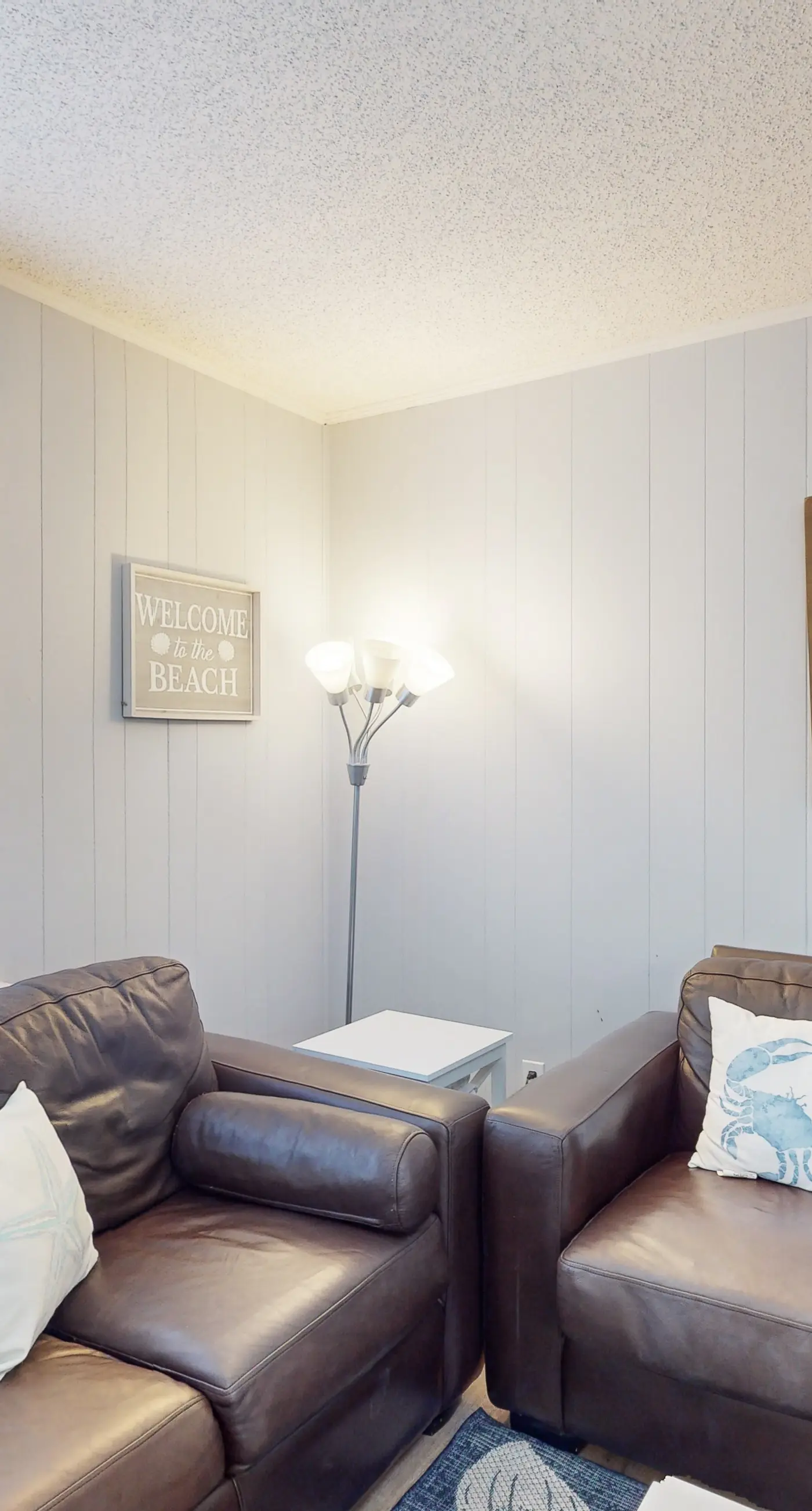 Dog-friendly duplex 2 blocks from beach with private yard, AC, & W&D