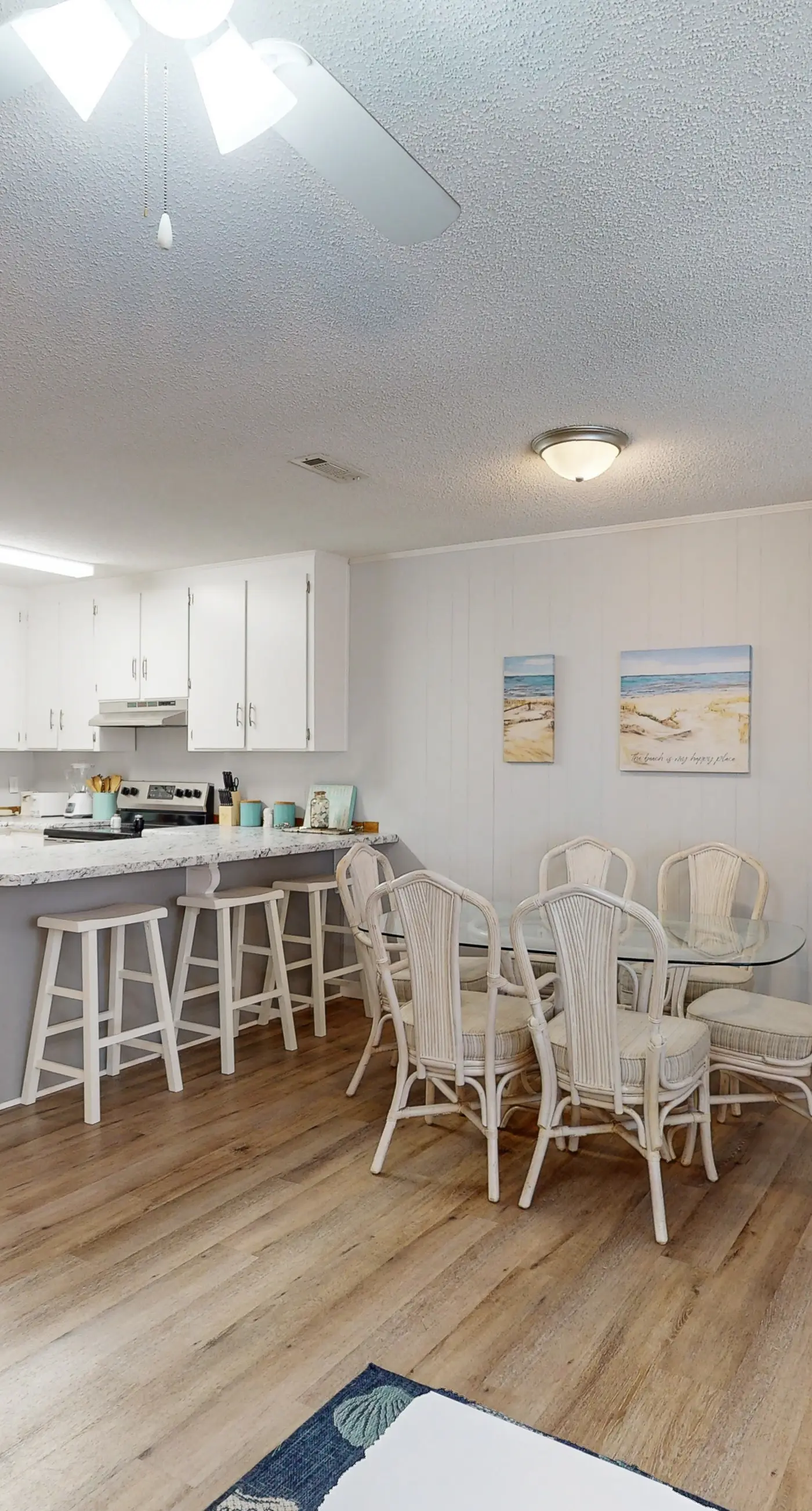 Dog-friendly duplex 2 blocks from beach with private yard, AC, & W&D