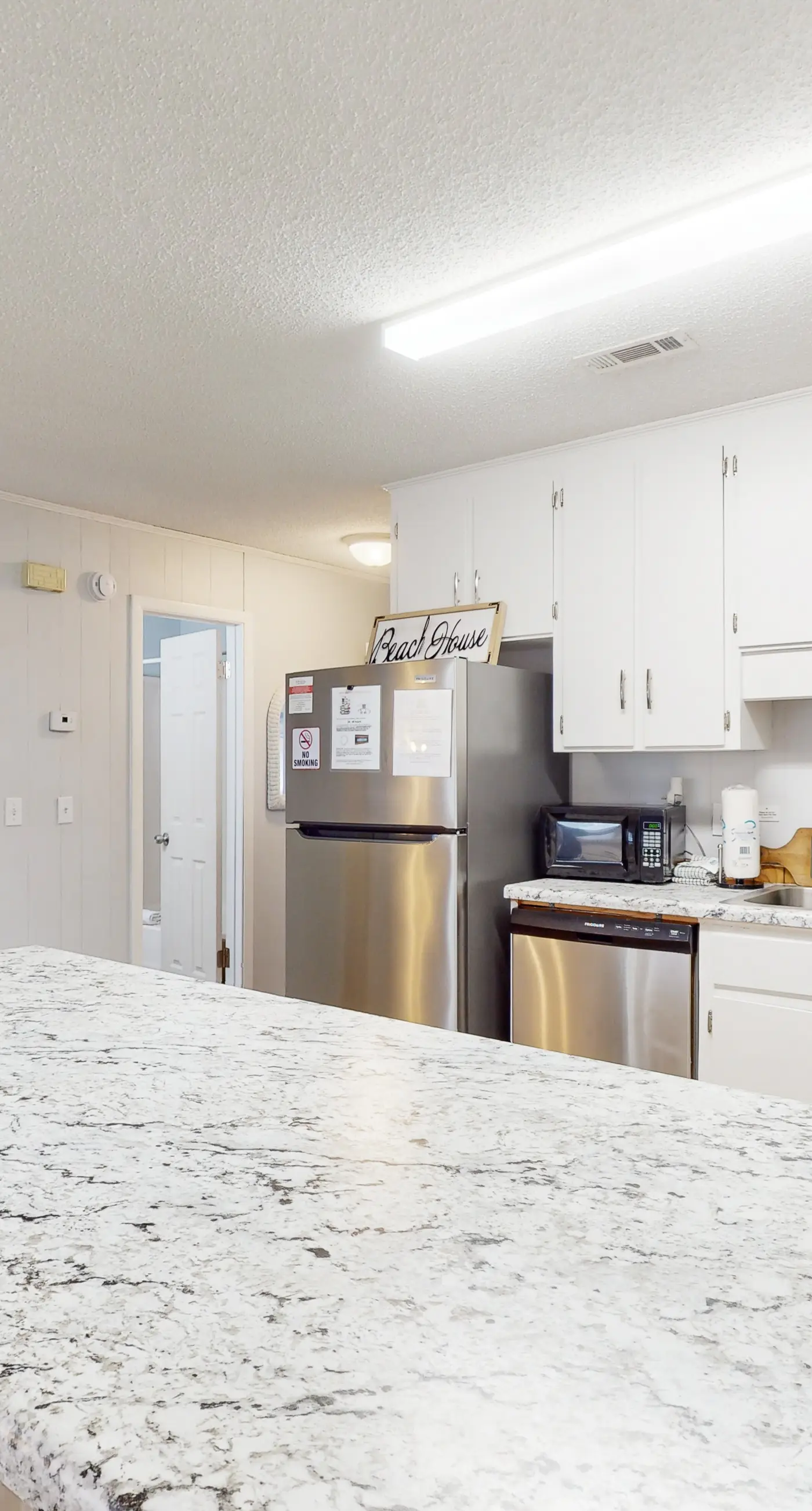 Dog-friendly duplex 2 blocks from beach with private yard, AC, & W&D