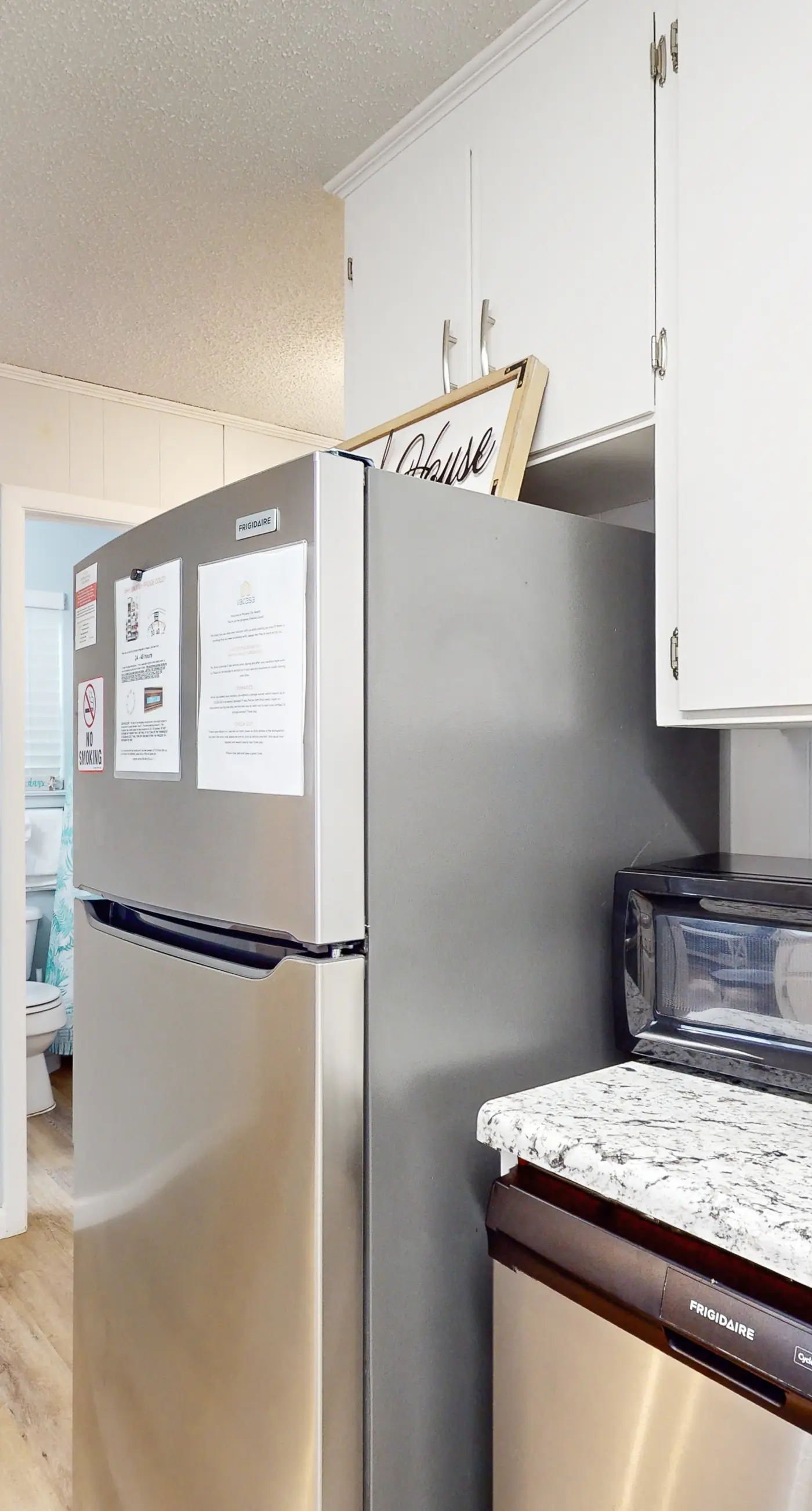 Dog-friendly duplex 2 blocks from beach with private yard, AC, & W&D