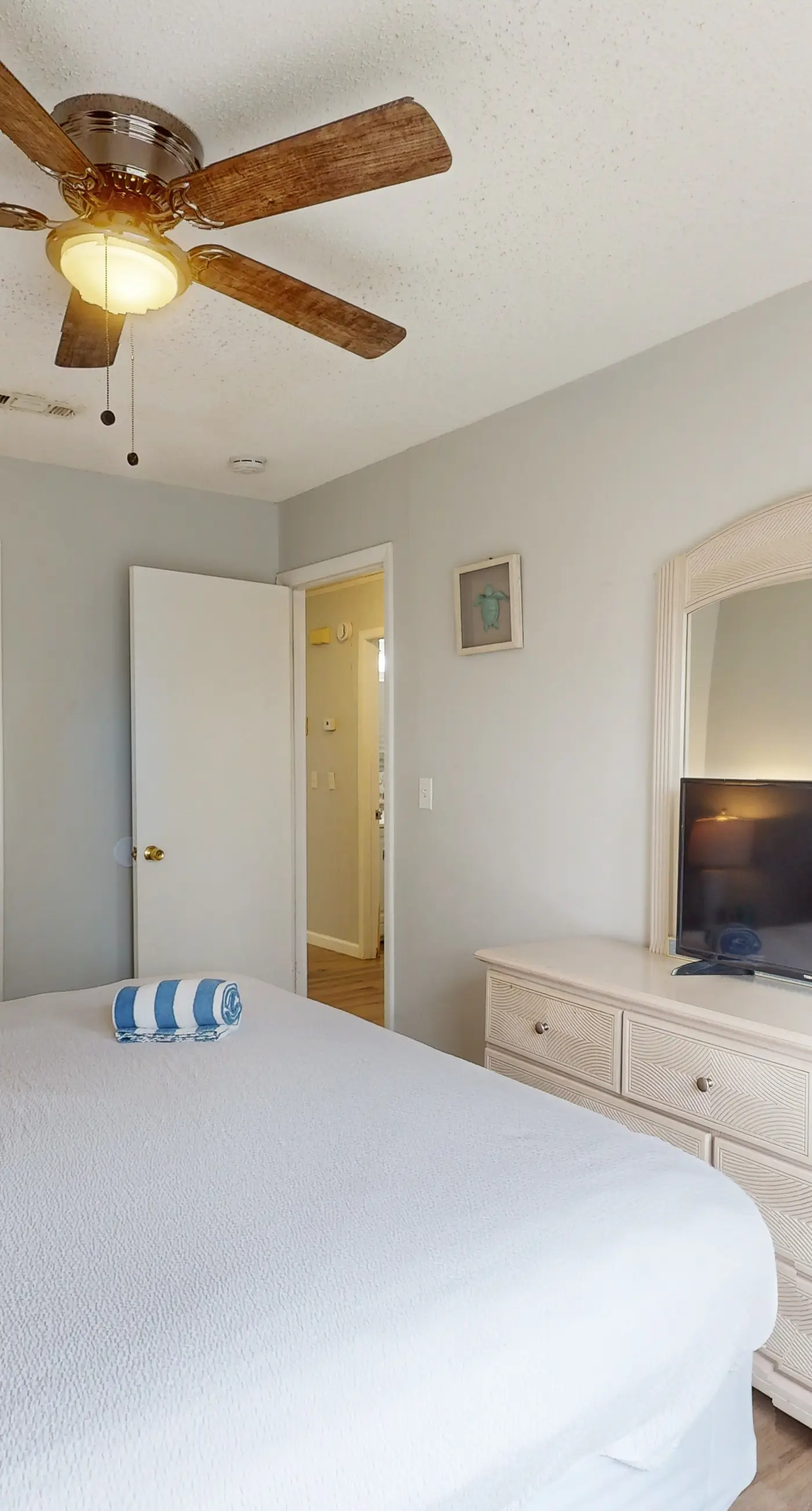 Dog-friendly duplex 2 blocks from beach with private yard, AC, & W&D