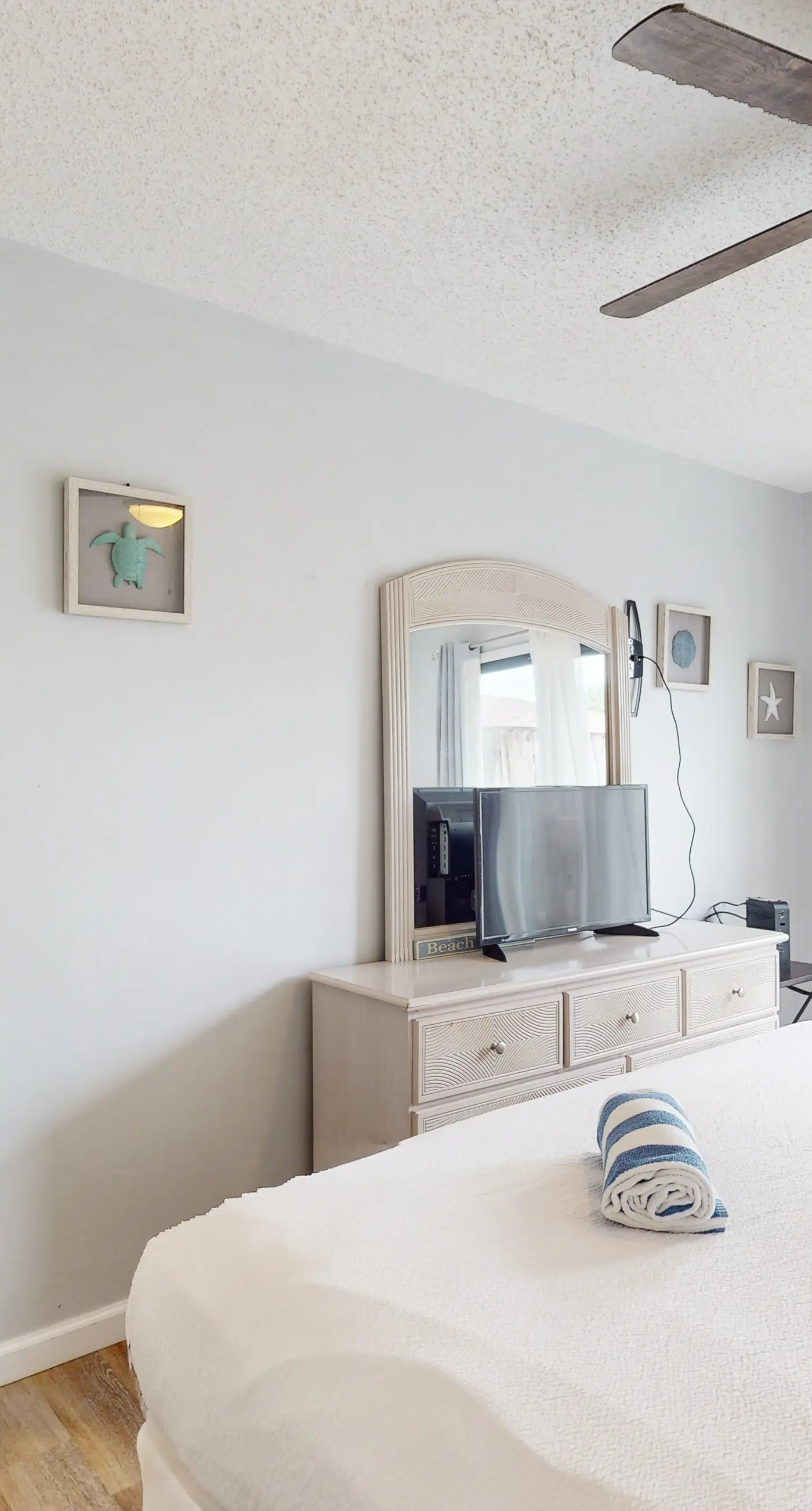 Dog-friendly duplex 2 blocks from beach with private yard, AC, & W&D