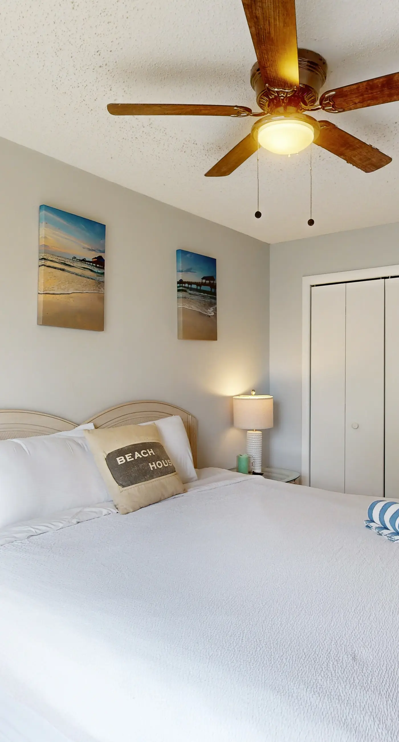 Dog-friendly duplex 2 blocks from beach with private yard, AC, & W&D