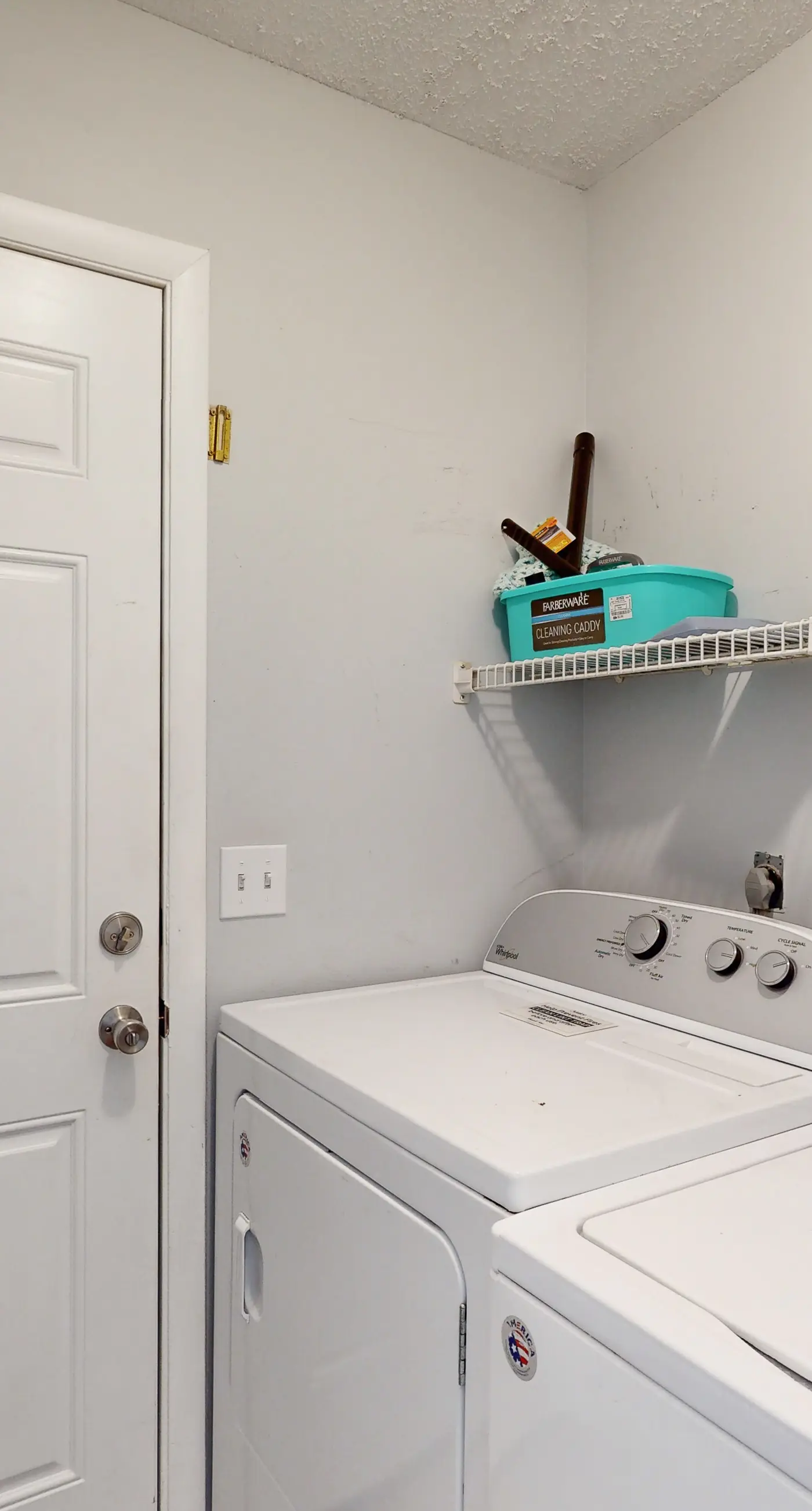 Dog-friendly duplex 2 blocks from beach with private yard, AC, & W&D