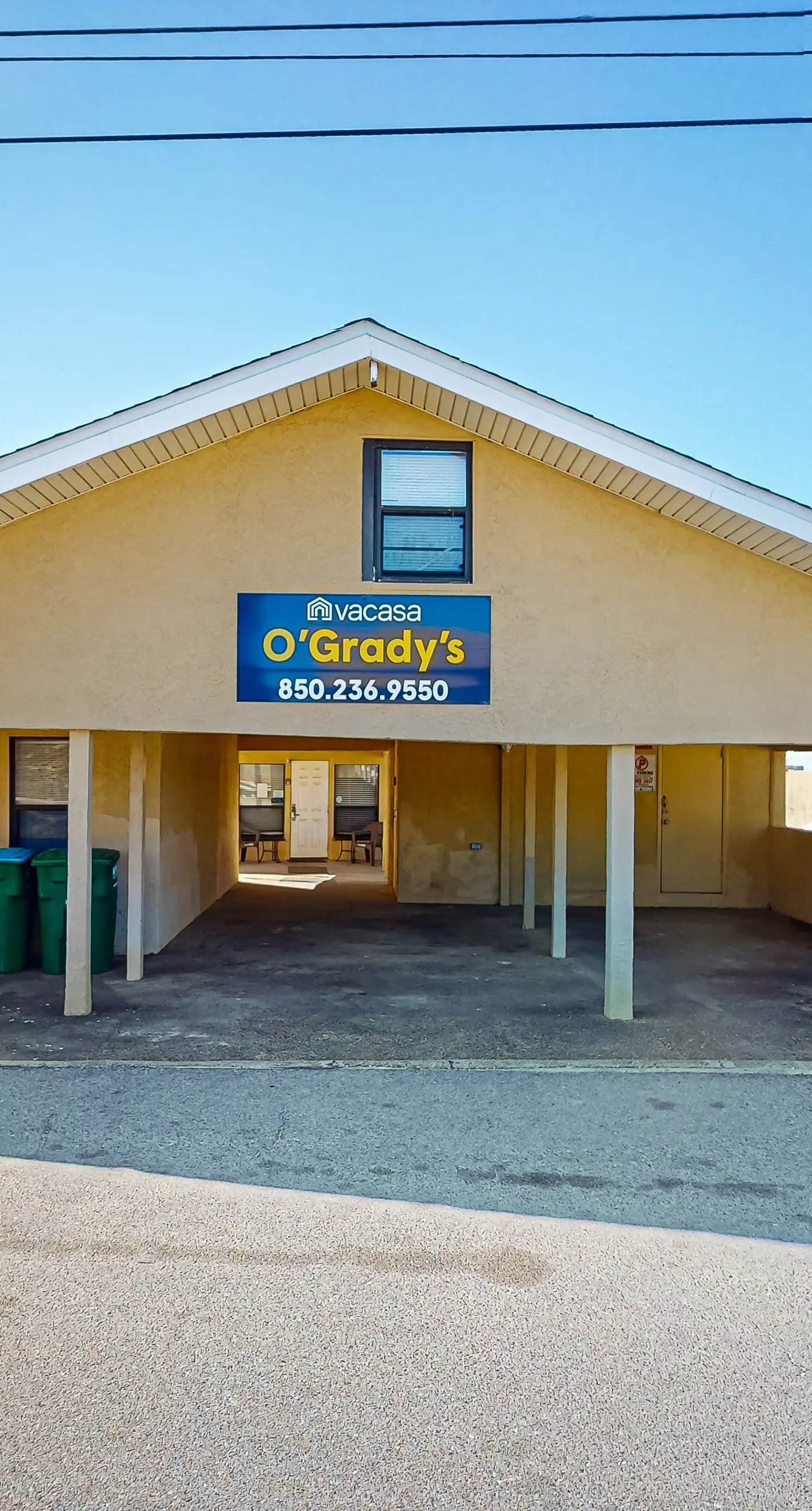 Large, snowbird & dog-friendly beachfront home w/WiFi & patio - steps to sand