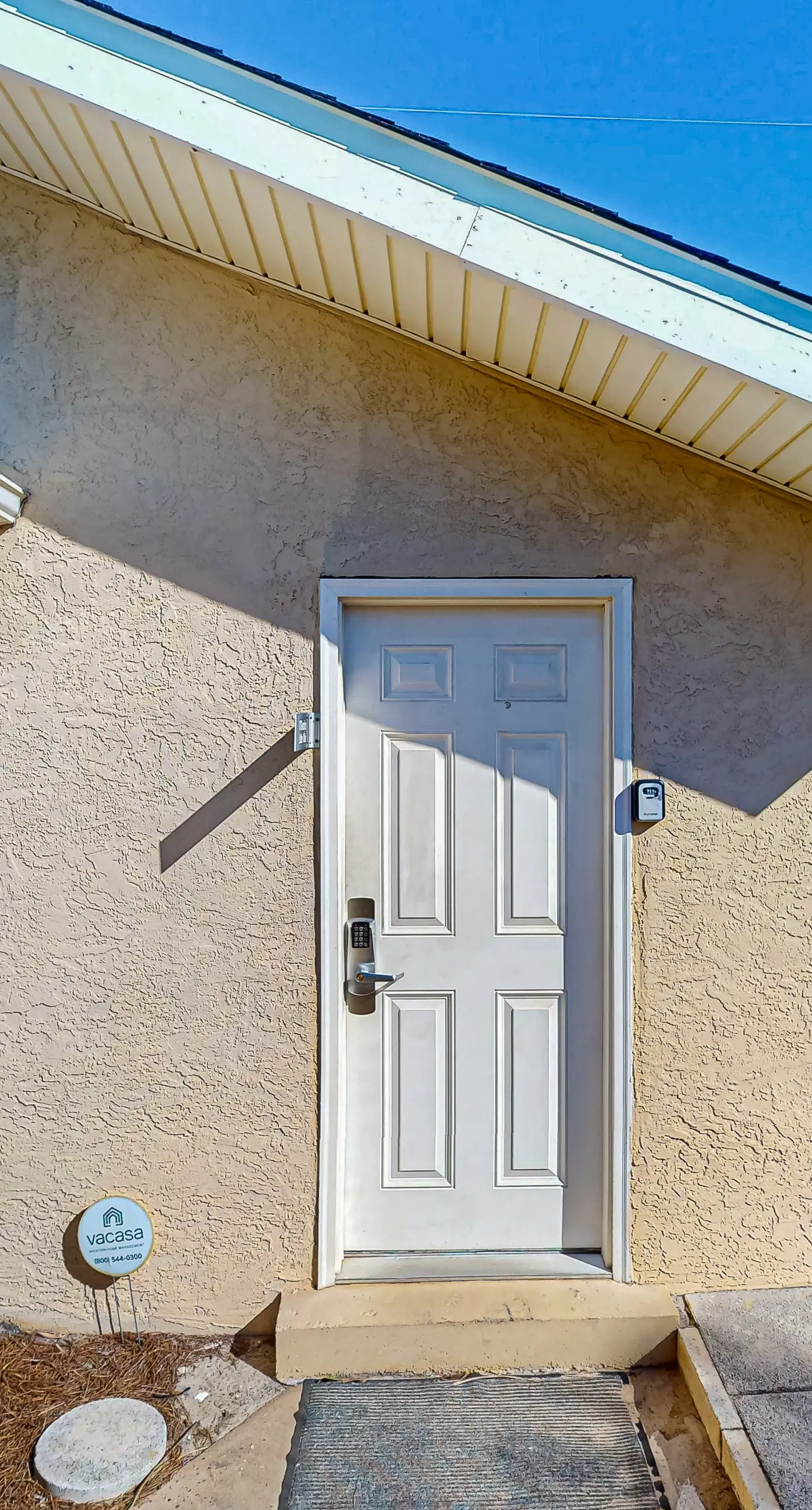 Large, snowbird & dog-friendly beachfront home w/WiFi & patio - steps to sand