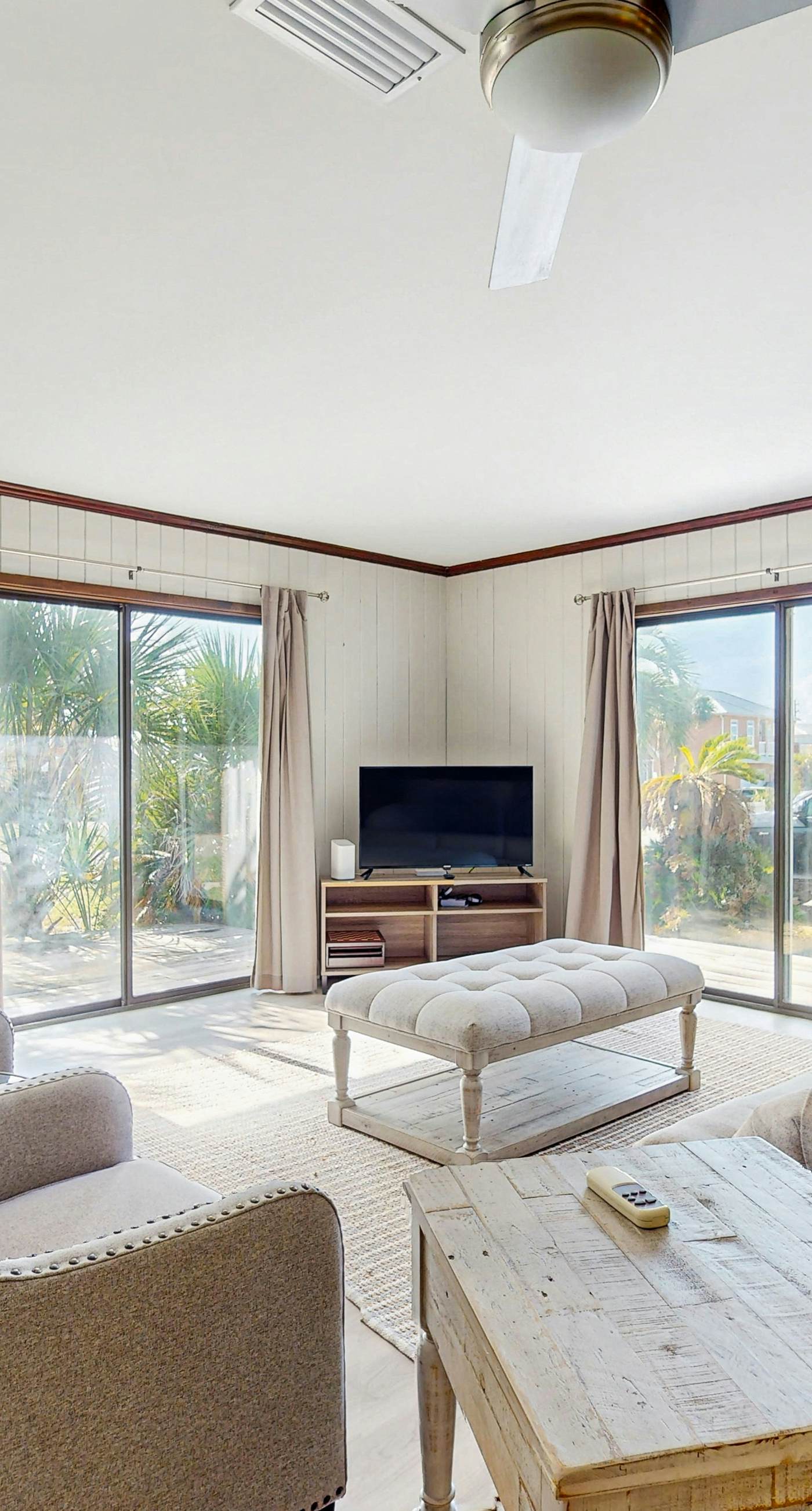 Tranquil dog-friendly family home with Gulf view, steps to private beach access