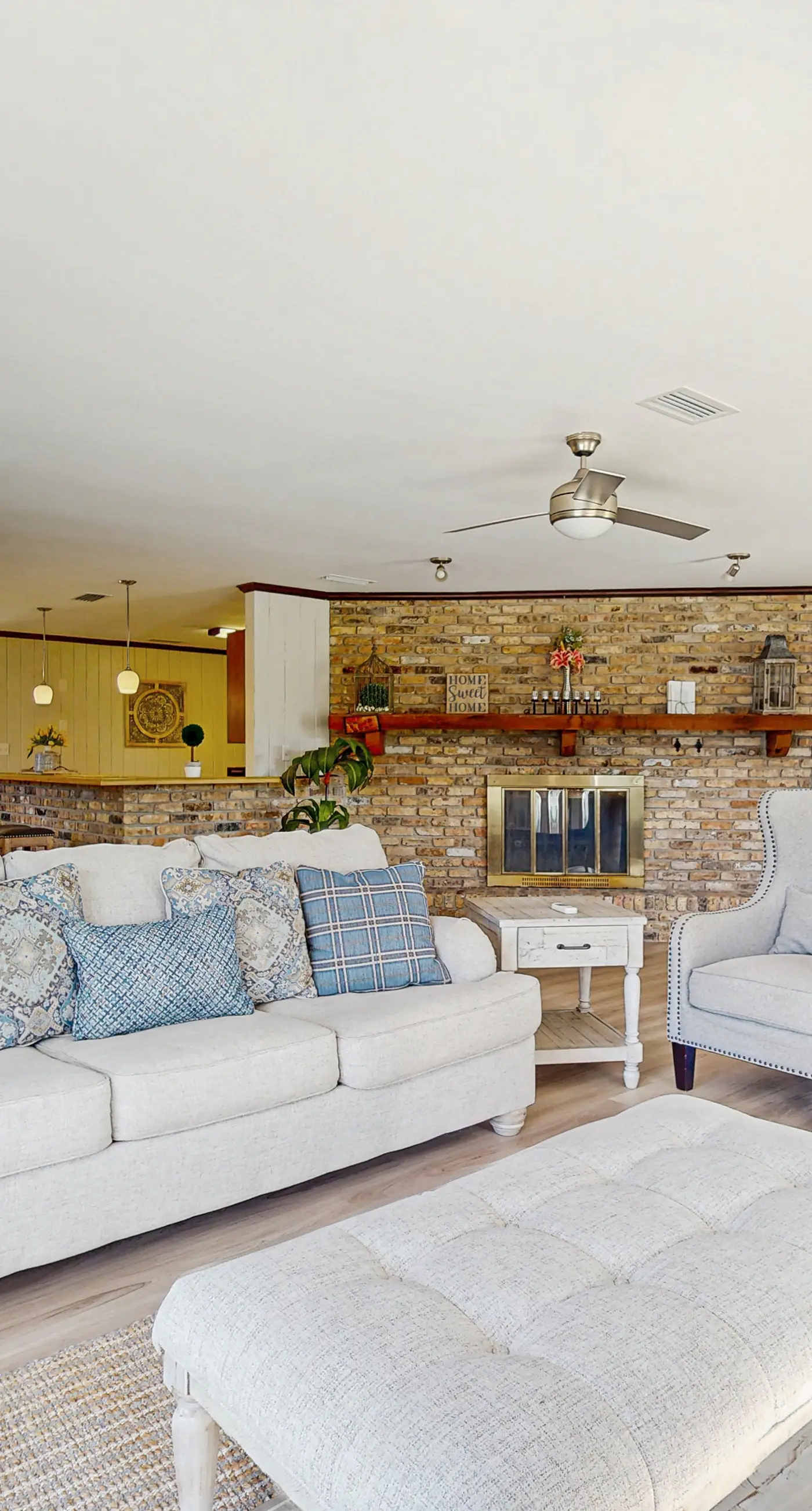 Tranquil dog-friendly family home with Gulf view, steps to private beach access