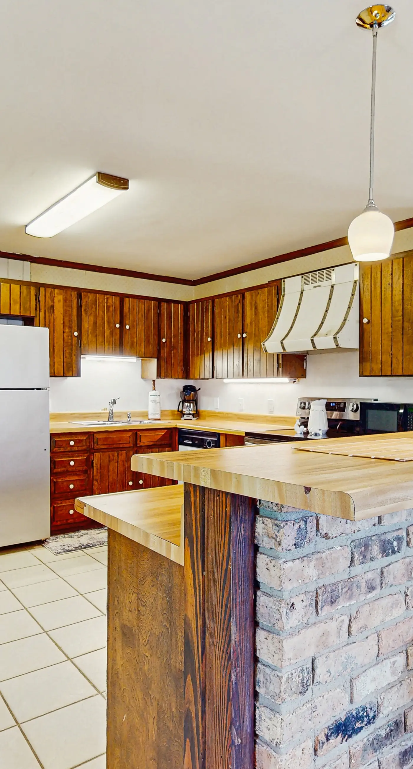 Tranquil dog-friendly family home with Gulf view, steps to private beach access