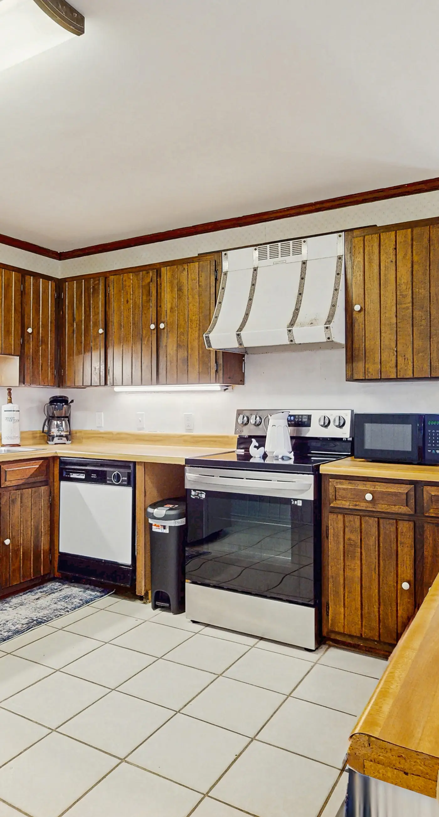Tranquil dog-friendly family home with Gulf view, steps to private beach access