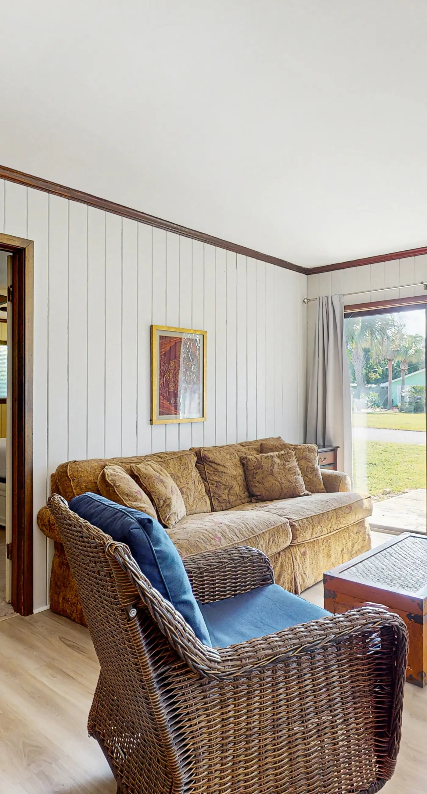 Tranquil dog-friendly family home with Gulf view, steps to private beach access