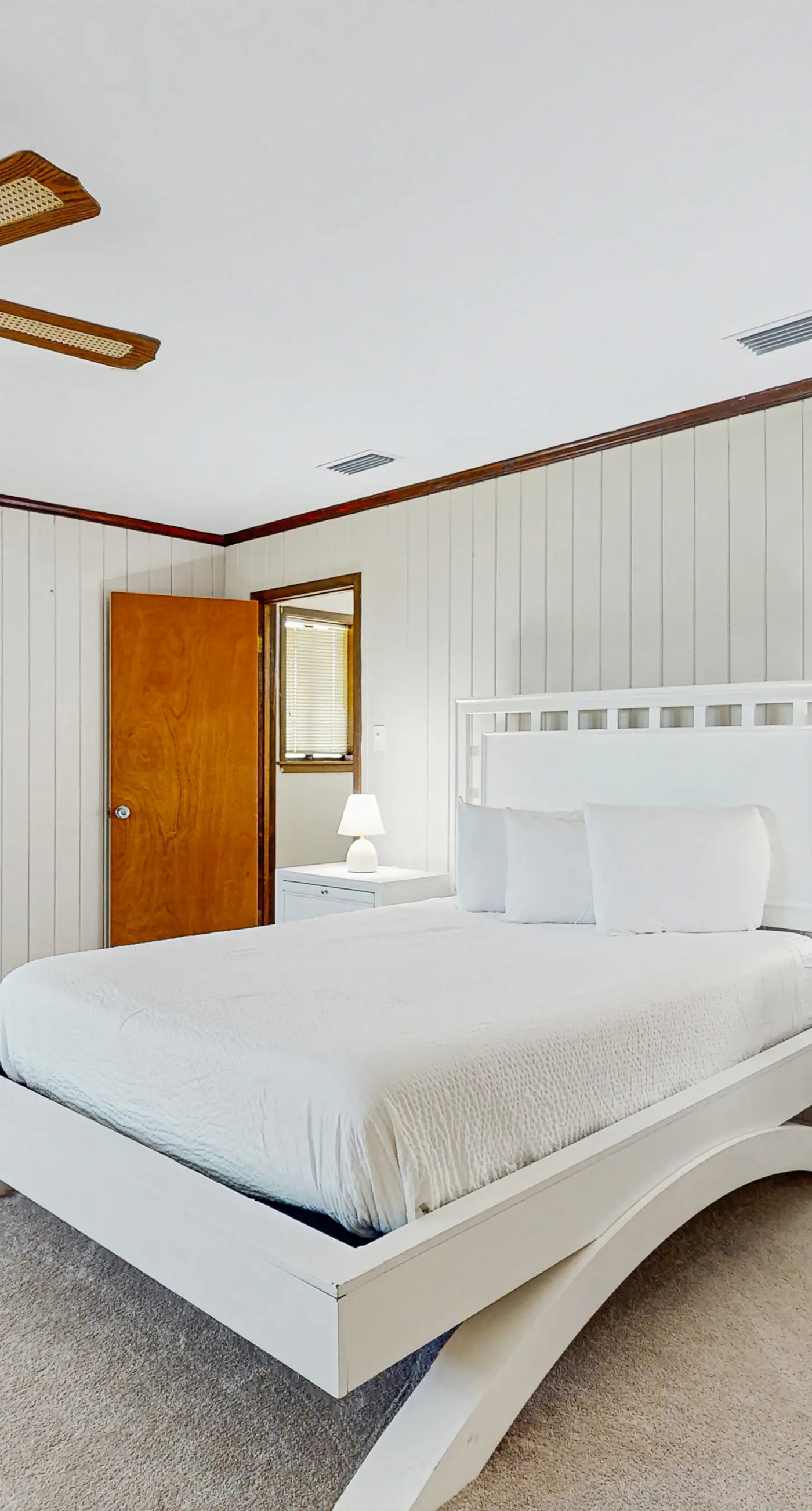 Tranquil dog-friendly family home with Gulf view, steps to private beach access