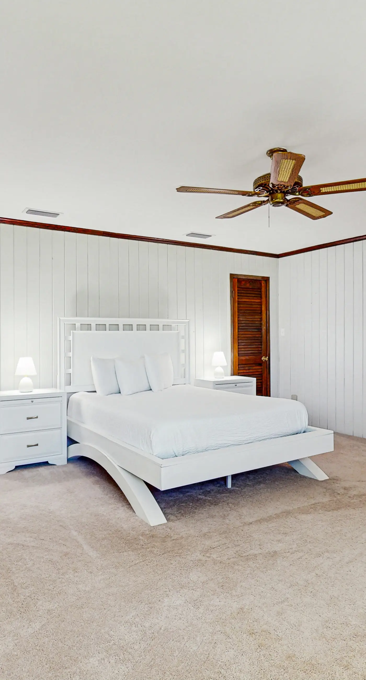 Tranquil dog-friendly family home with Gulf view, steps to private beach access