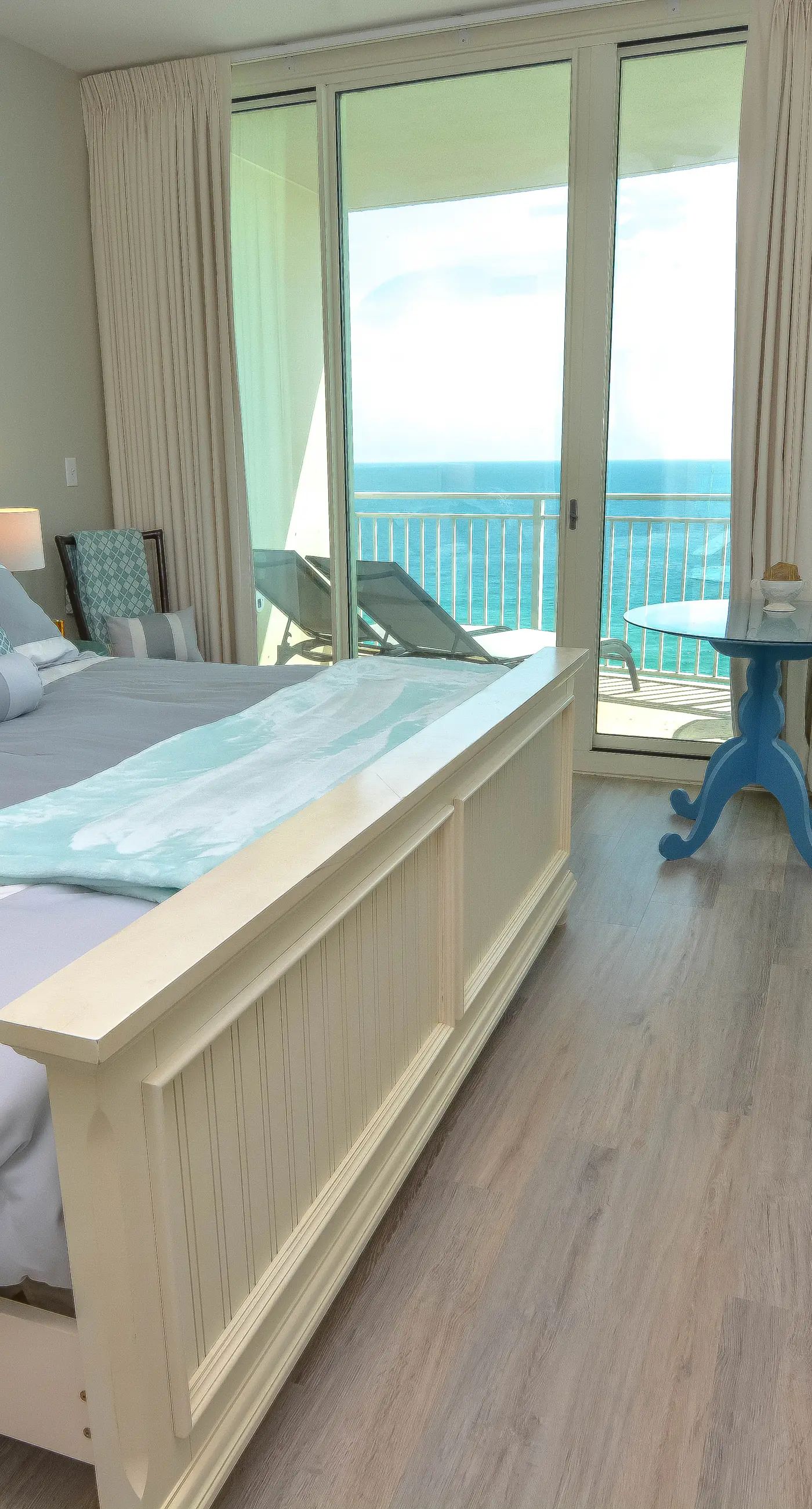 Beautiful west-facing home in Gulf-front building with pool & hot tub