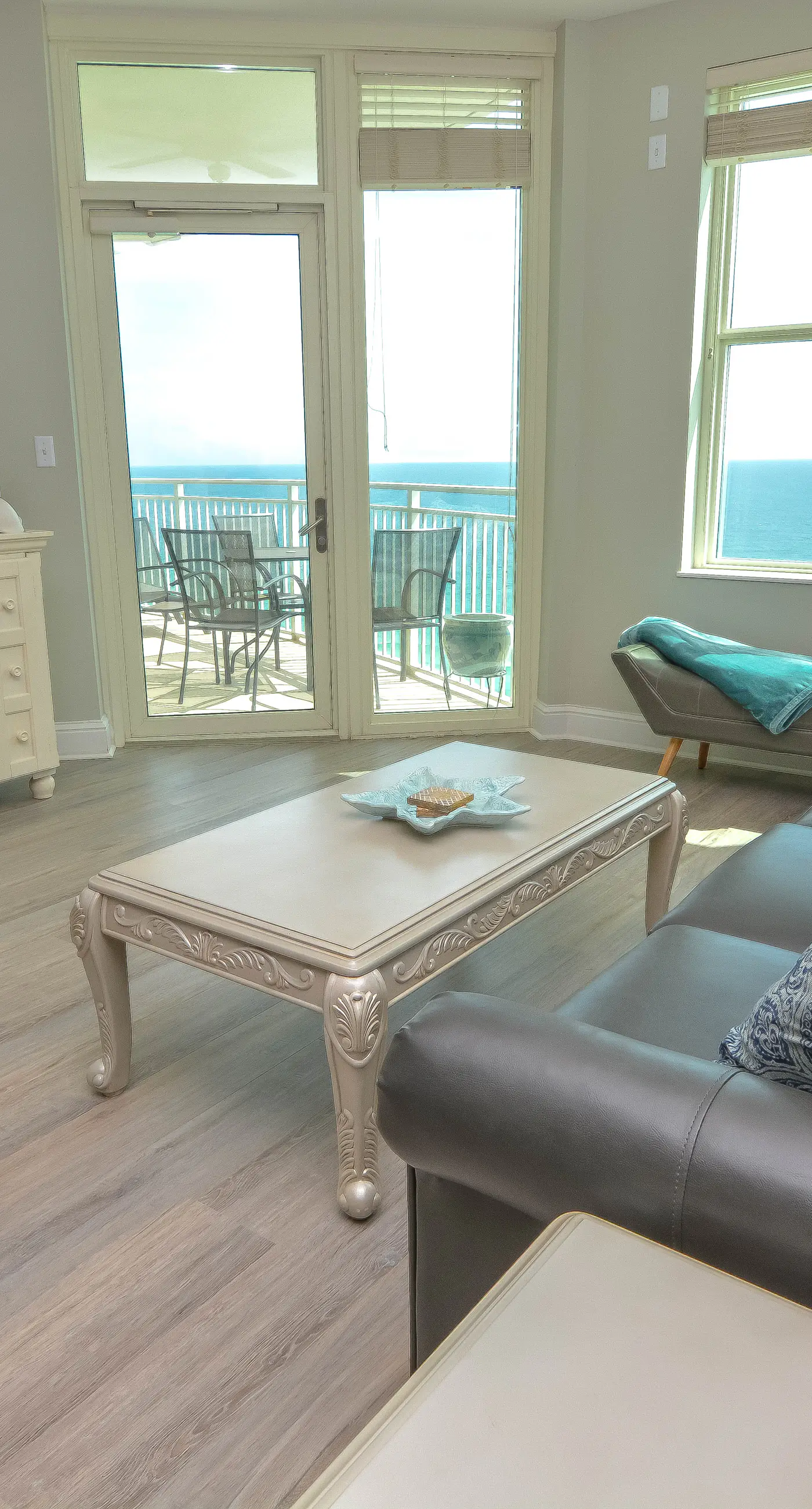 Beautiful west-facing home in Gulf-front building with pool & hot tub