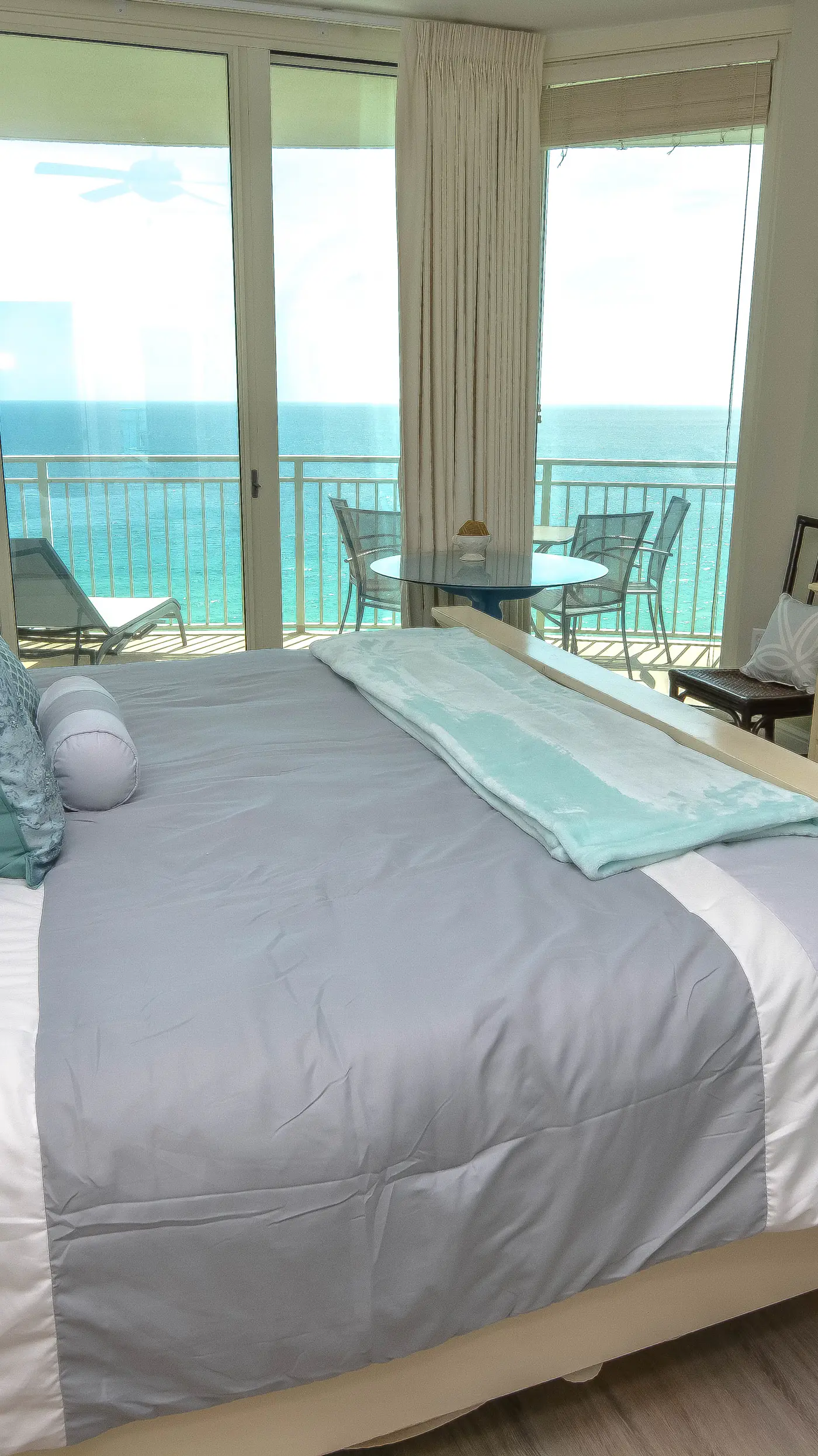 Beautiful west-facing home in Gulf-front building with pool & hot tub