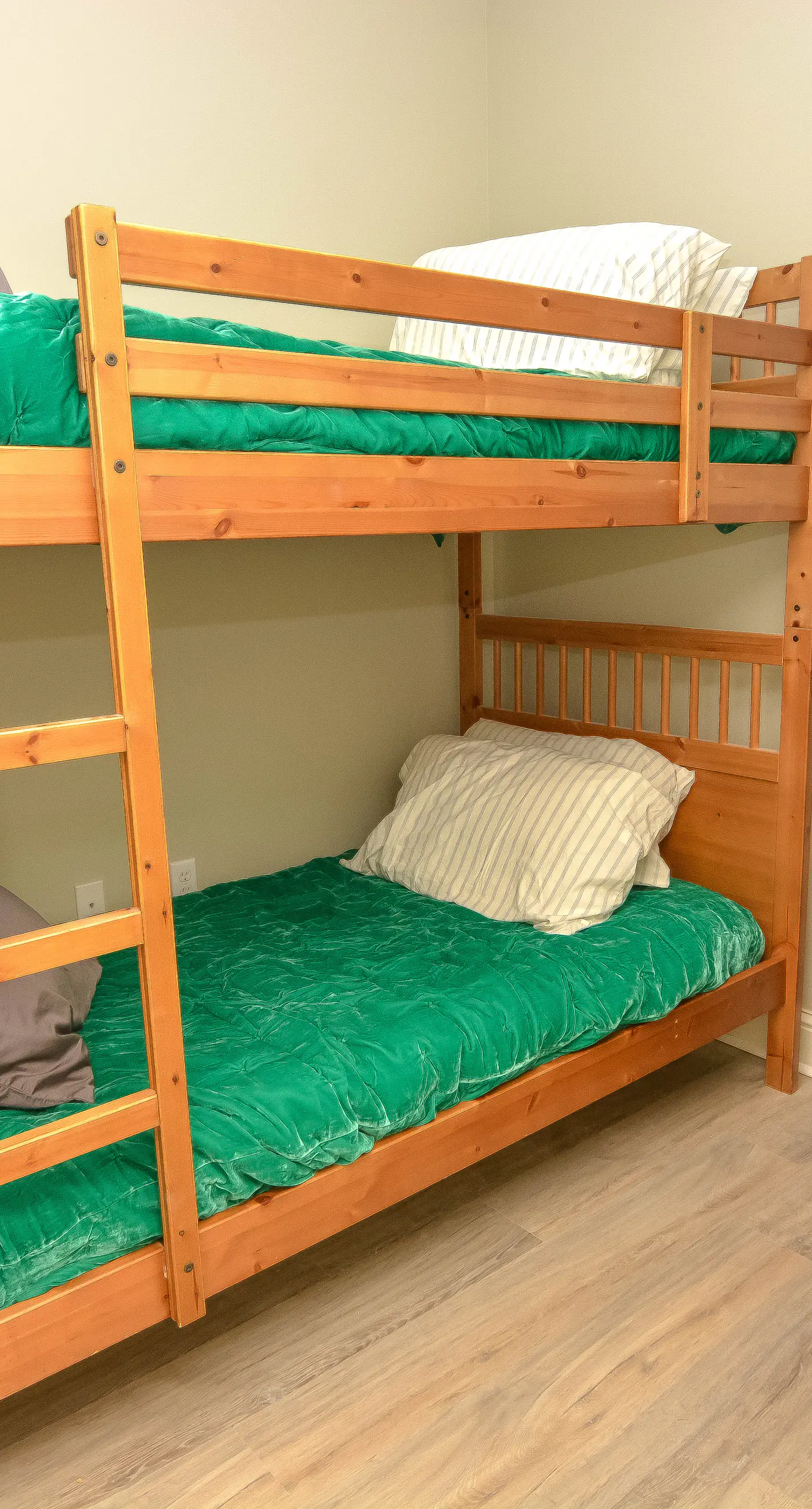 Beautiful west-facing home in Gulf-front building with pool & hot tub