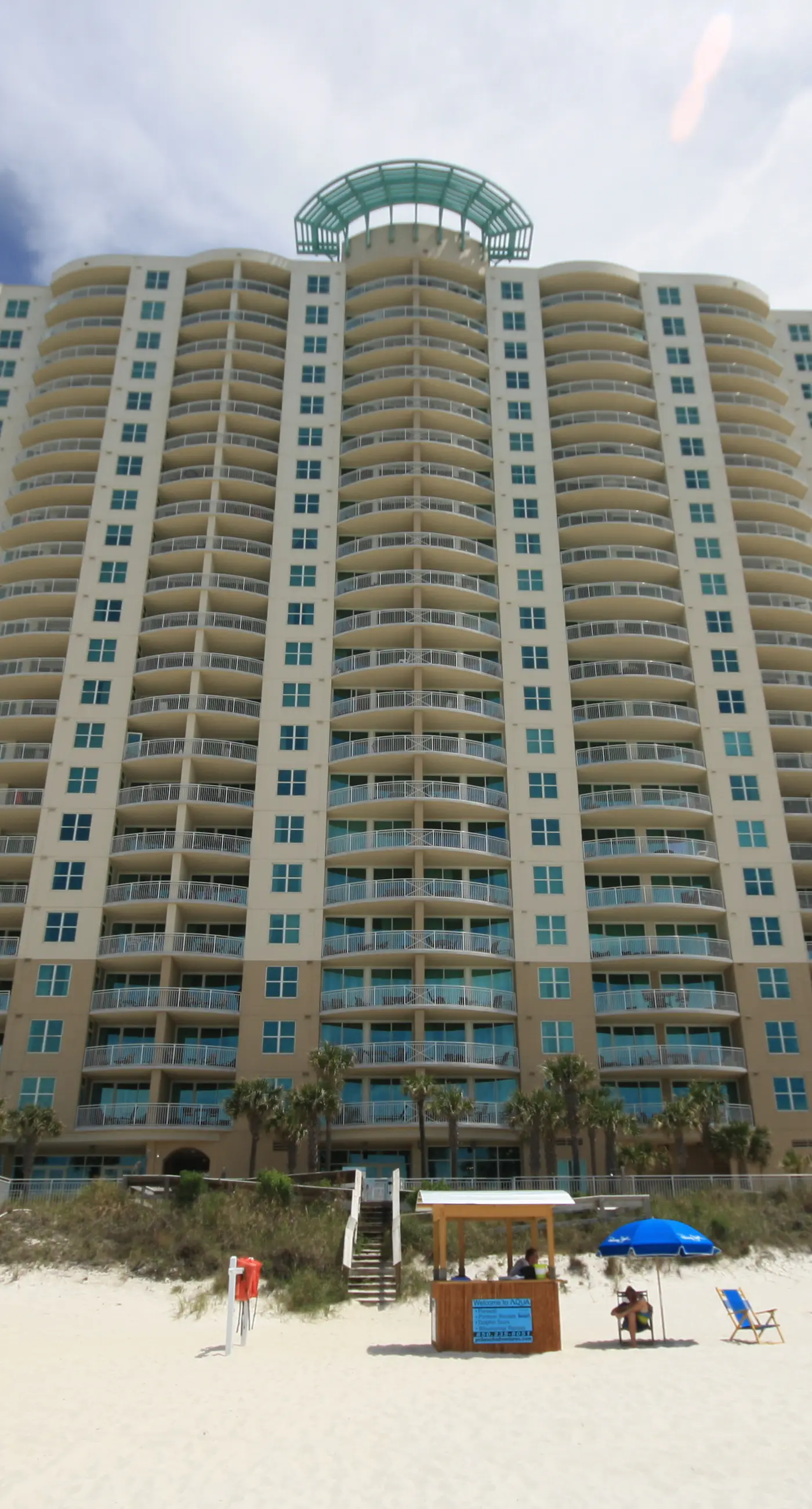 Beautiful west-facing home in Gulf-front building with pool & hot tub