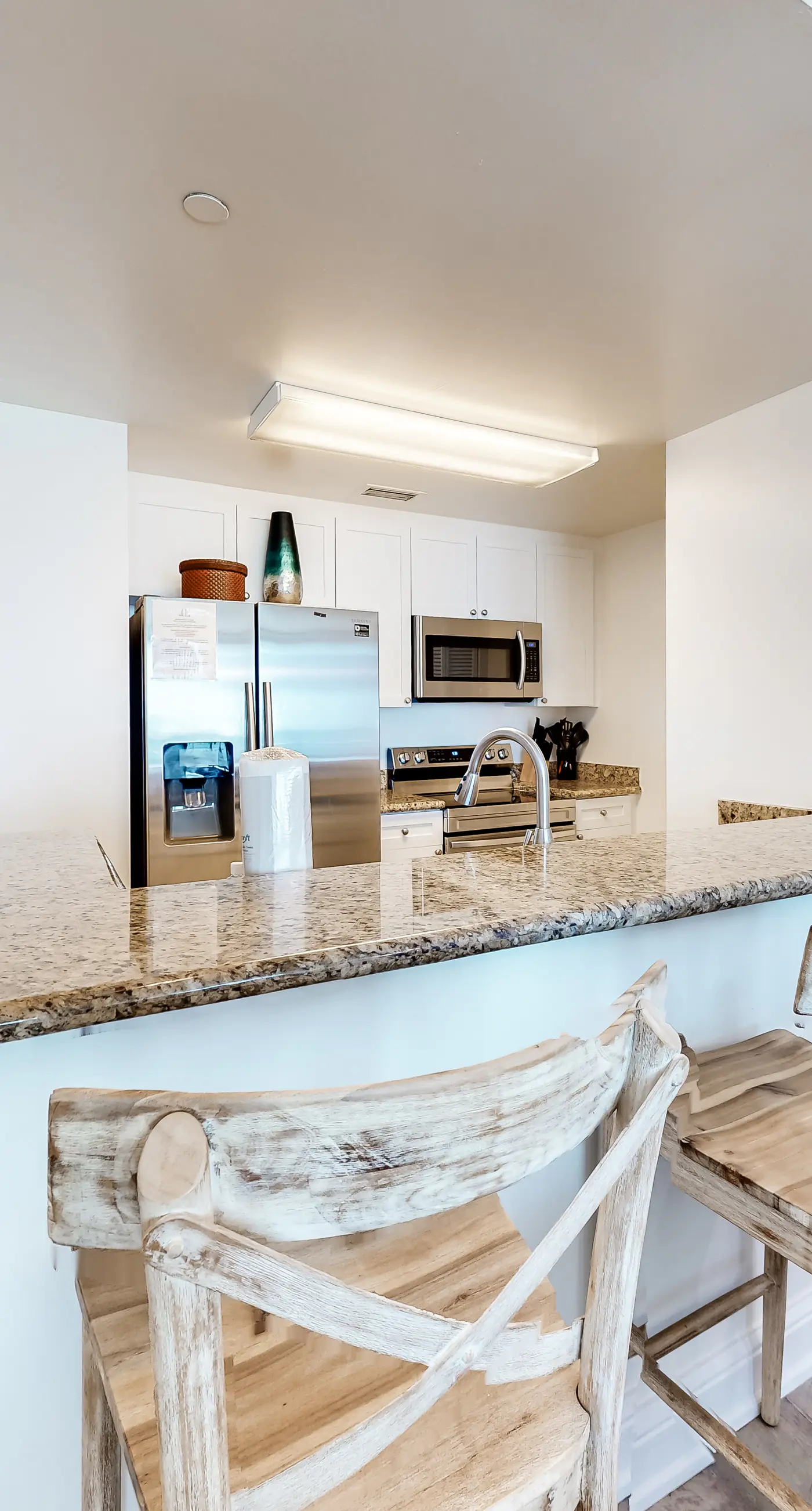 Tranquil escape in oceanfront complex near Pier Park with hot tub, pool & AC