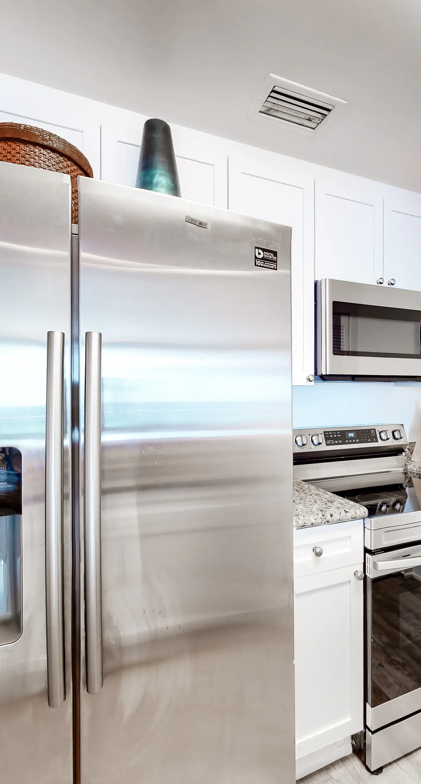 Tranquil escape in oceanfront complex near Pier Park with hot tub, pool & AC