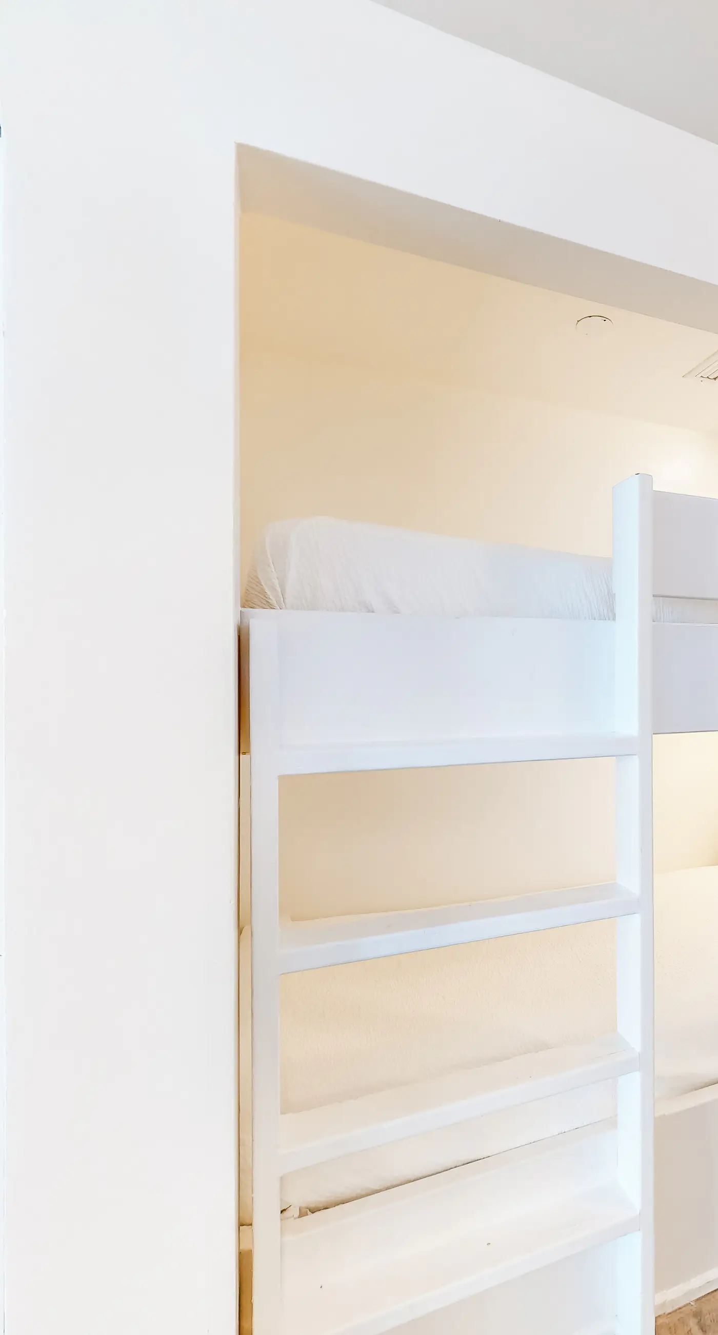 Tranquil escape in oceanfront complex near Pier Park with hot tub, pool & AC