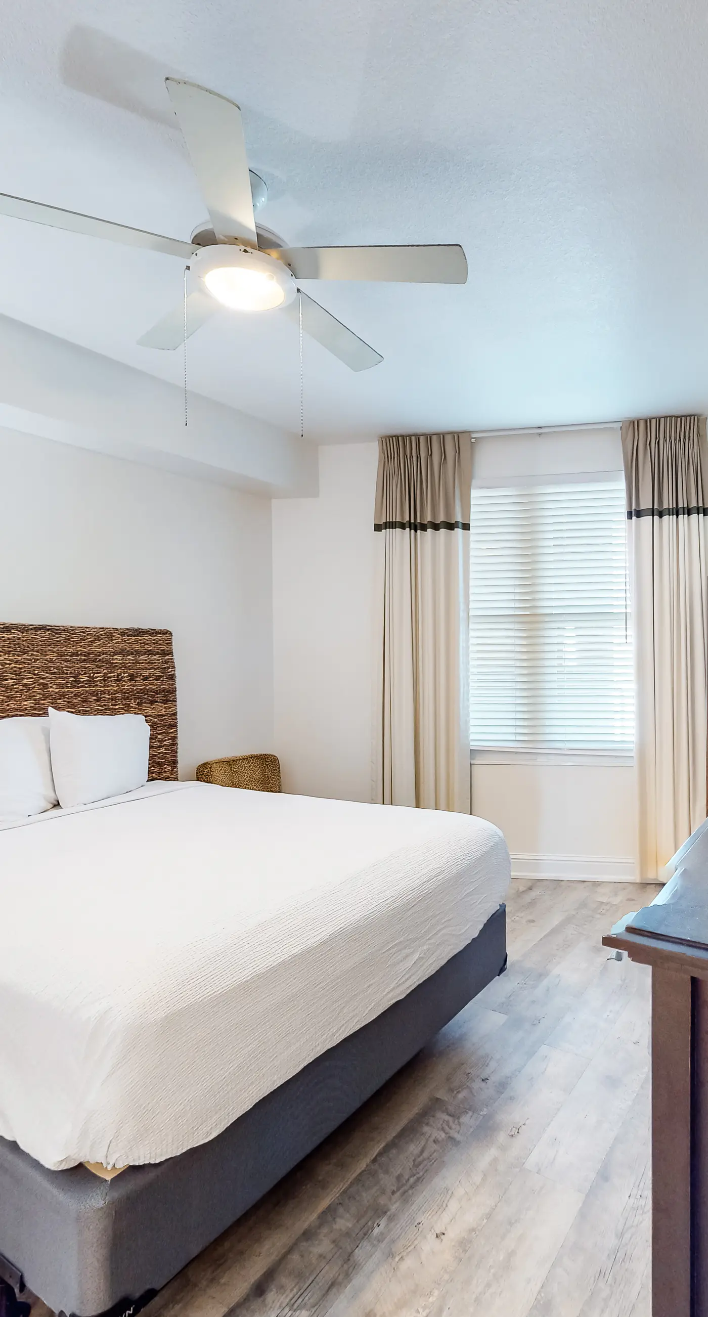 Tranquil escape in oceanfront complex near Pier Park with hot tub, pool & AC