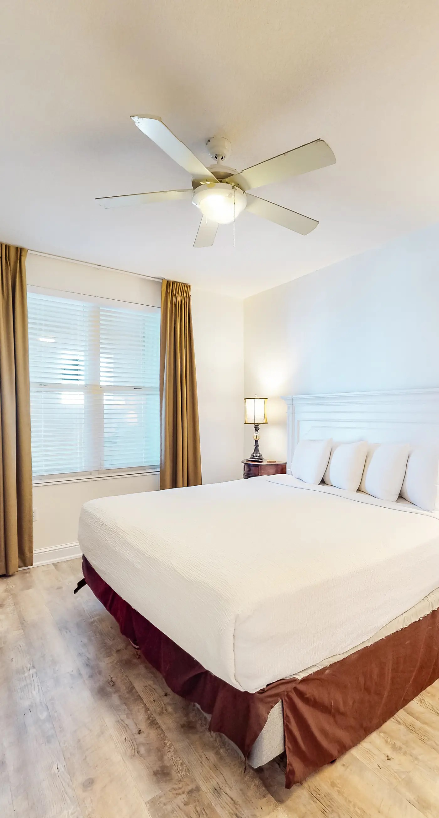 Tranquil escape in oceanfront complex near Pier Park with hot tub, pool & AC