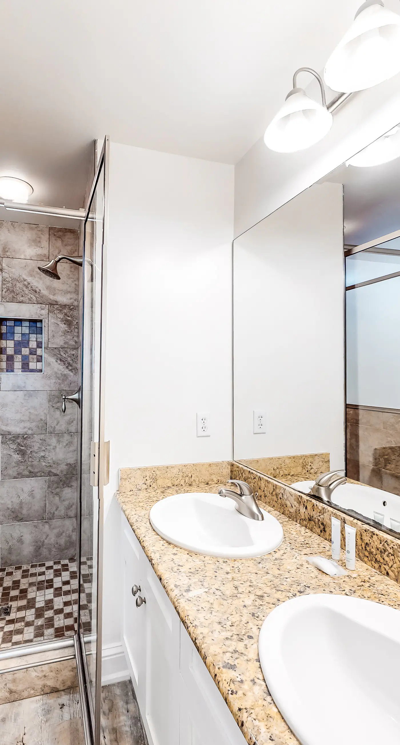 Tranquil escape in oceanfront complex near Pier Park with hot tub, pool & AC