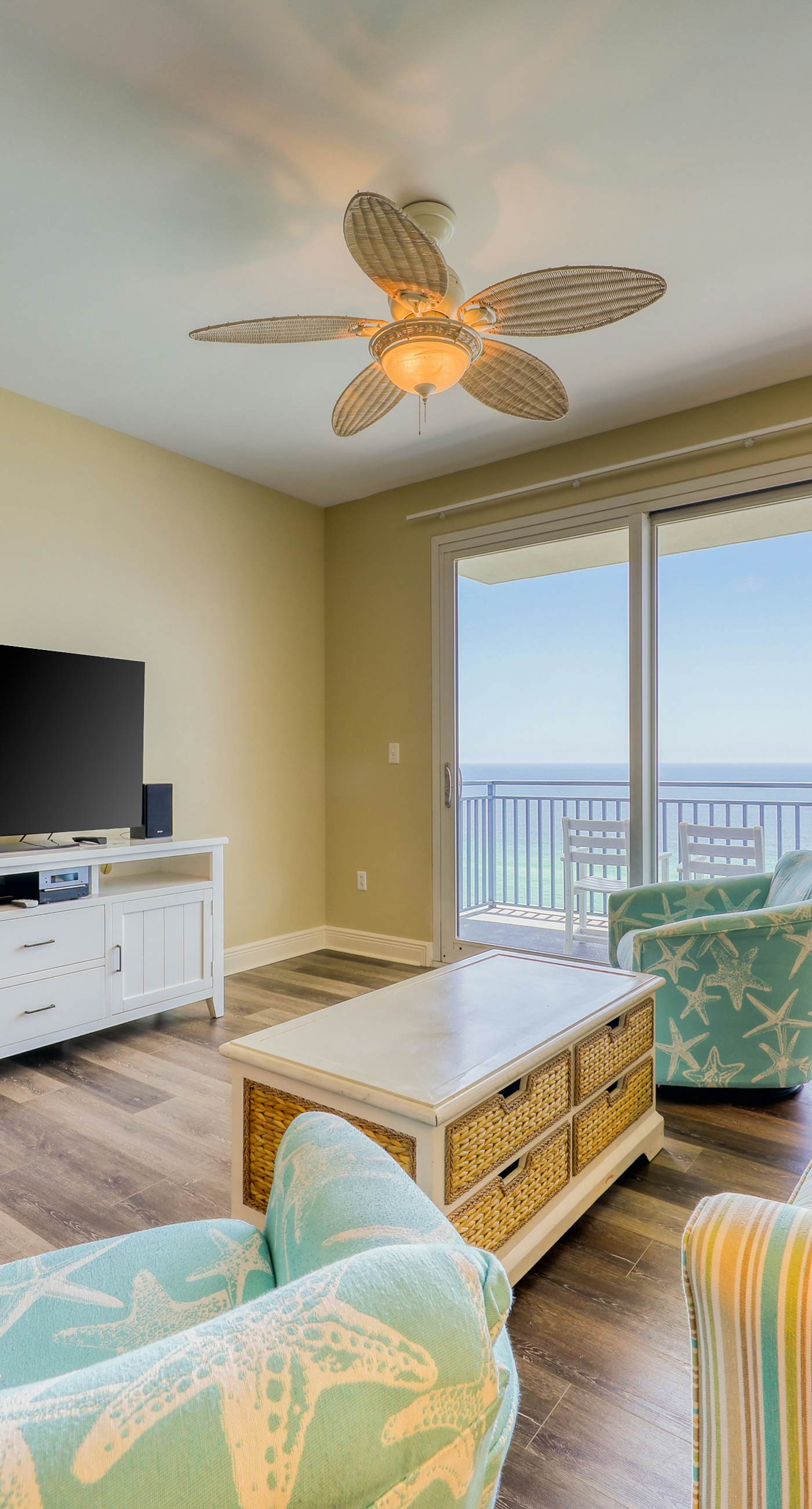 Beachfront condo with Gulf views, access to beach, large pool, hot tub & gym