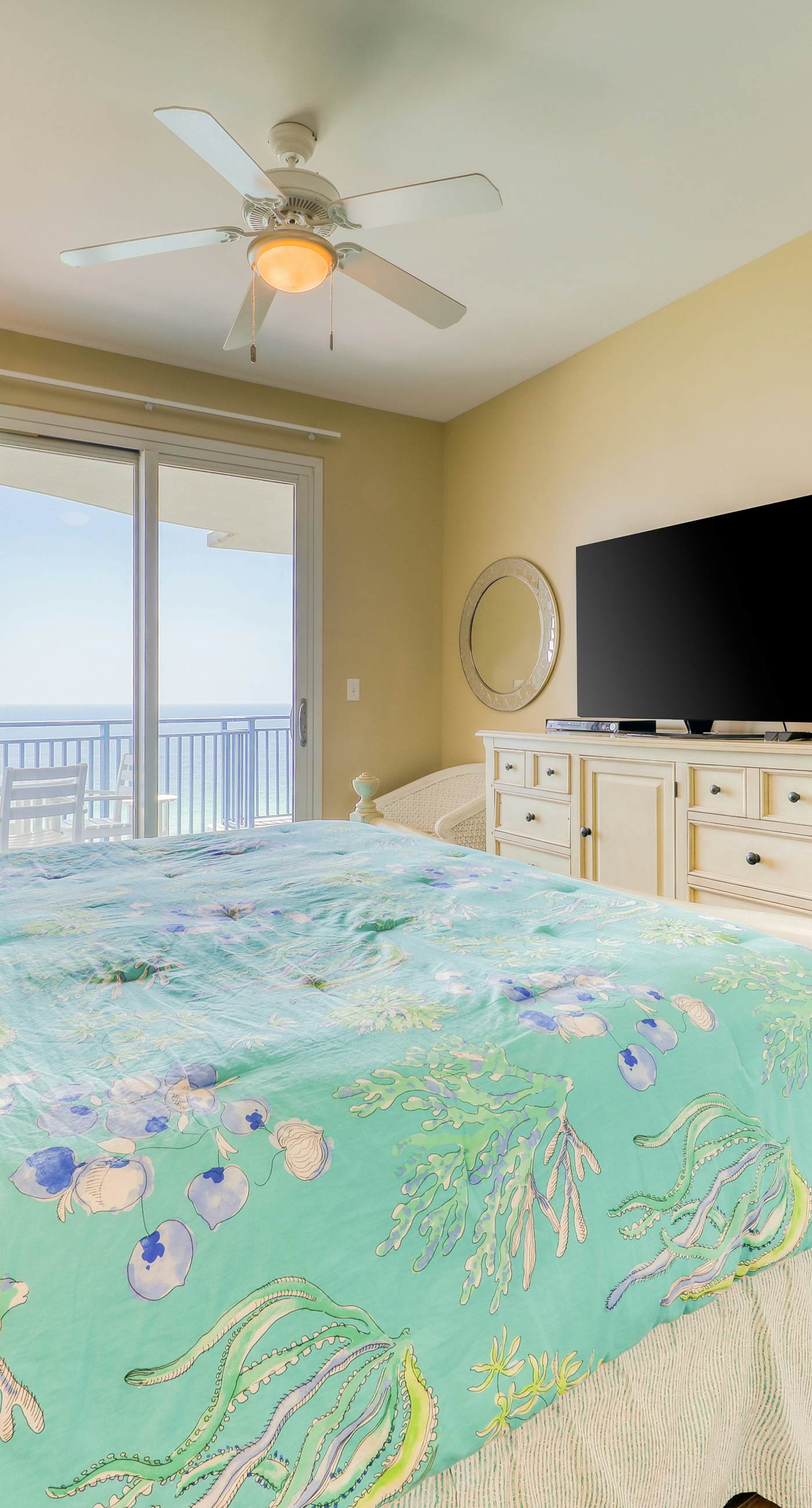 Beachfront condo with Gulf views, access to beach, large pool, hot tub & gym