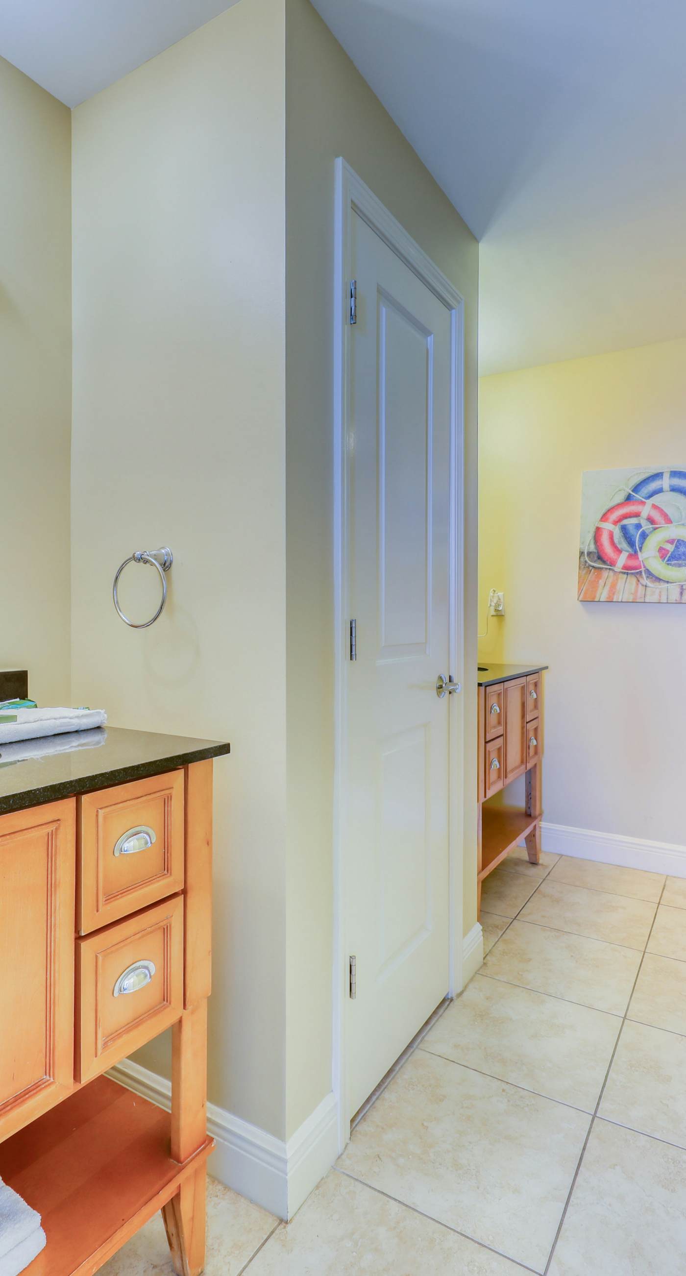 Beachfront condo with Gulf views, access to beach, large pool, hot tub & gym