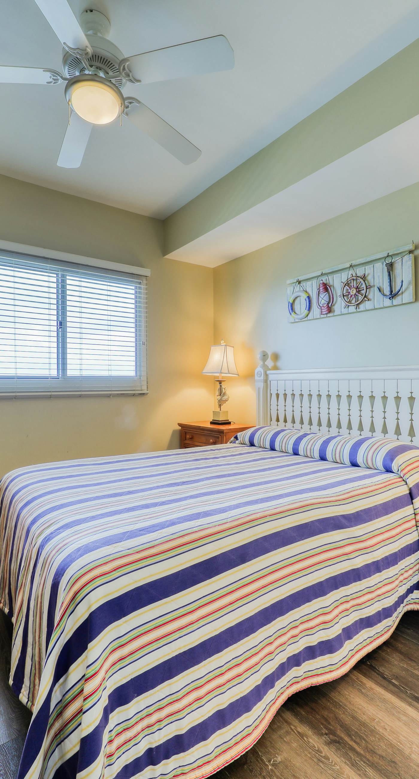 Beachfront condo with Gulf views, access to beach, large pool, hot tub & gym