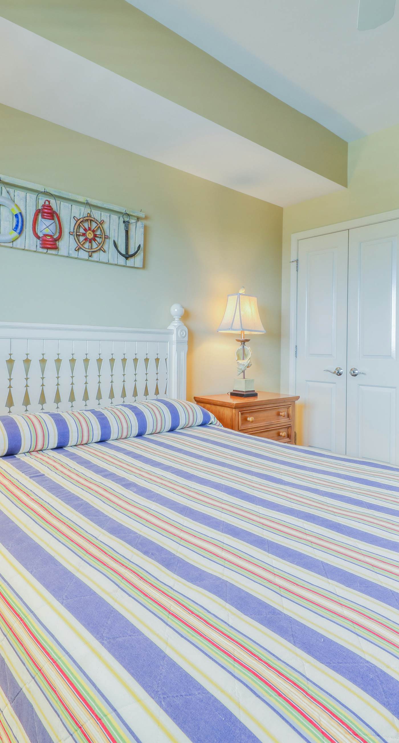 Beachfront condo with Gulf views, access to beach, large pool, hot tub & gym