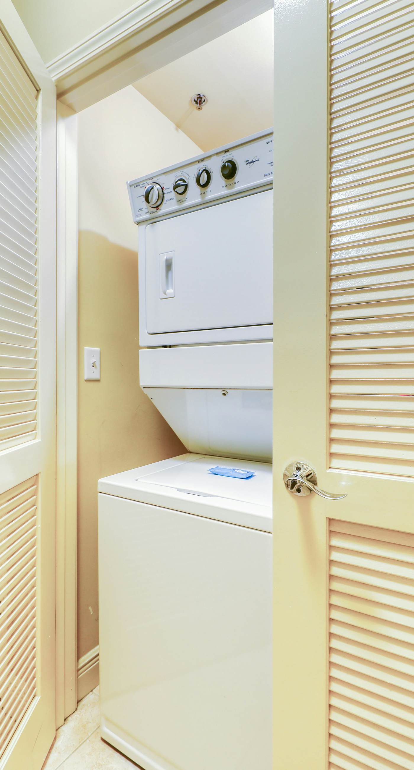 Beachfront condo with Gulf views, access to beach, large pool, hot tub & gym