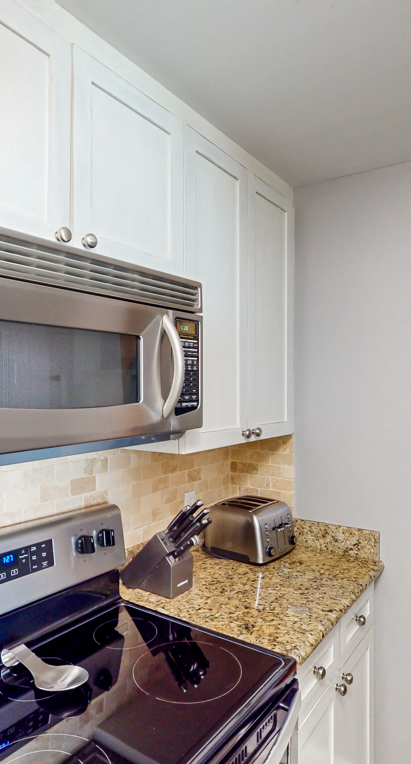 16th-floor condo with Gulf views, beach access, 2 pools, hot tub, & private W&D