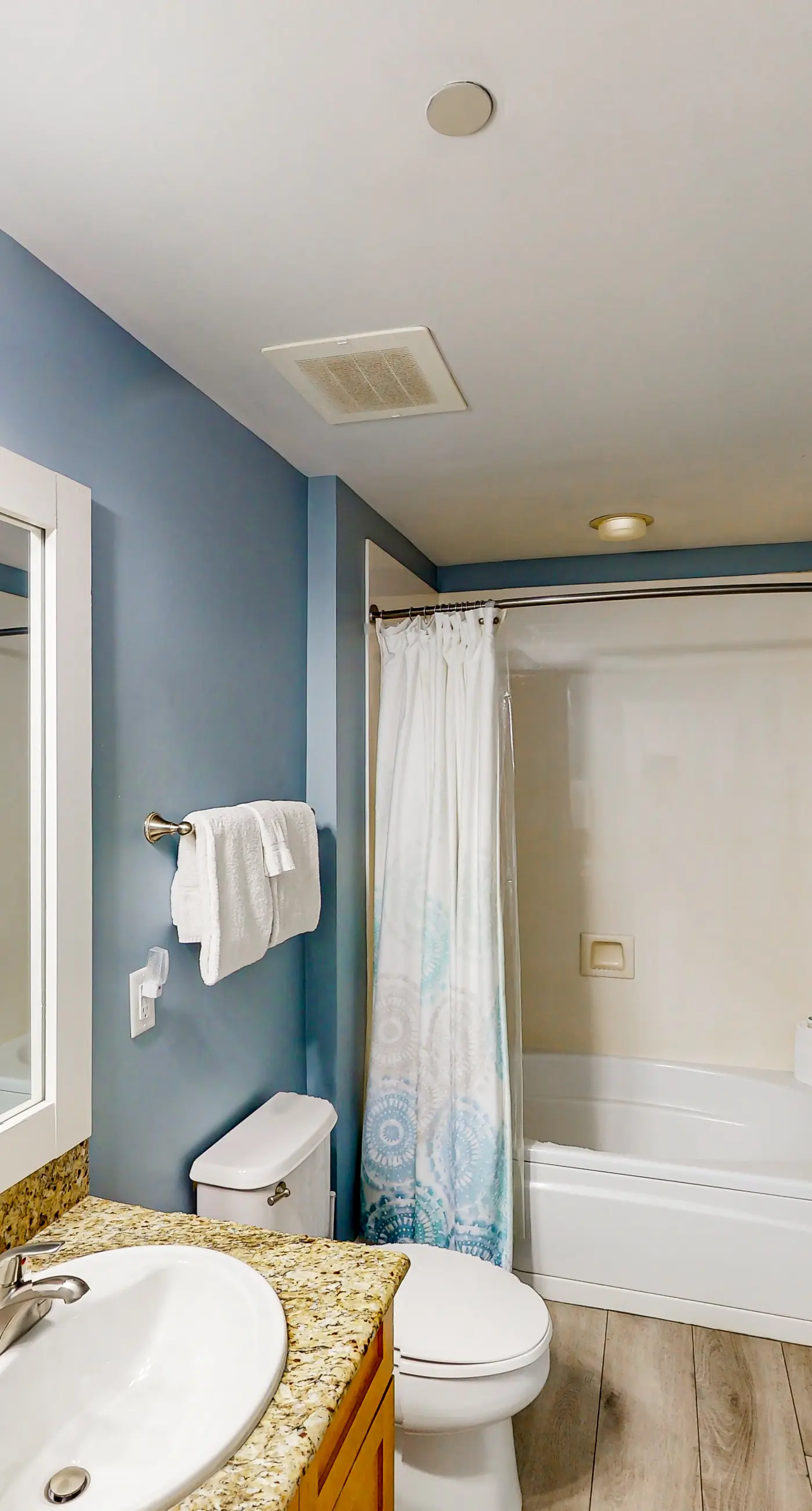 16th-floor condo with Gulf views, beach access, 2 pools, hot tub, & private W&D