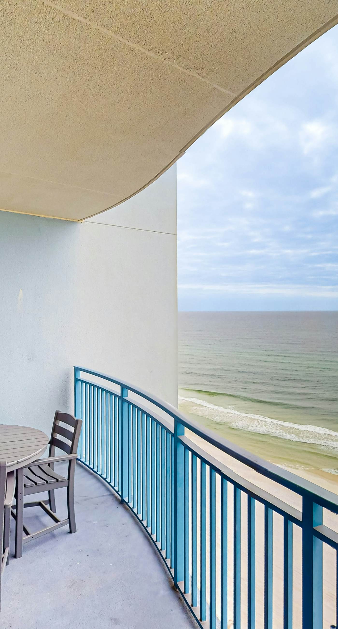 Gulf-front condo right on the beach with balcony, pool & hot tub