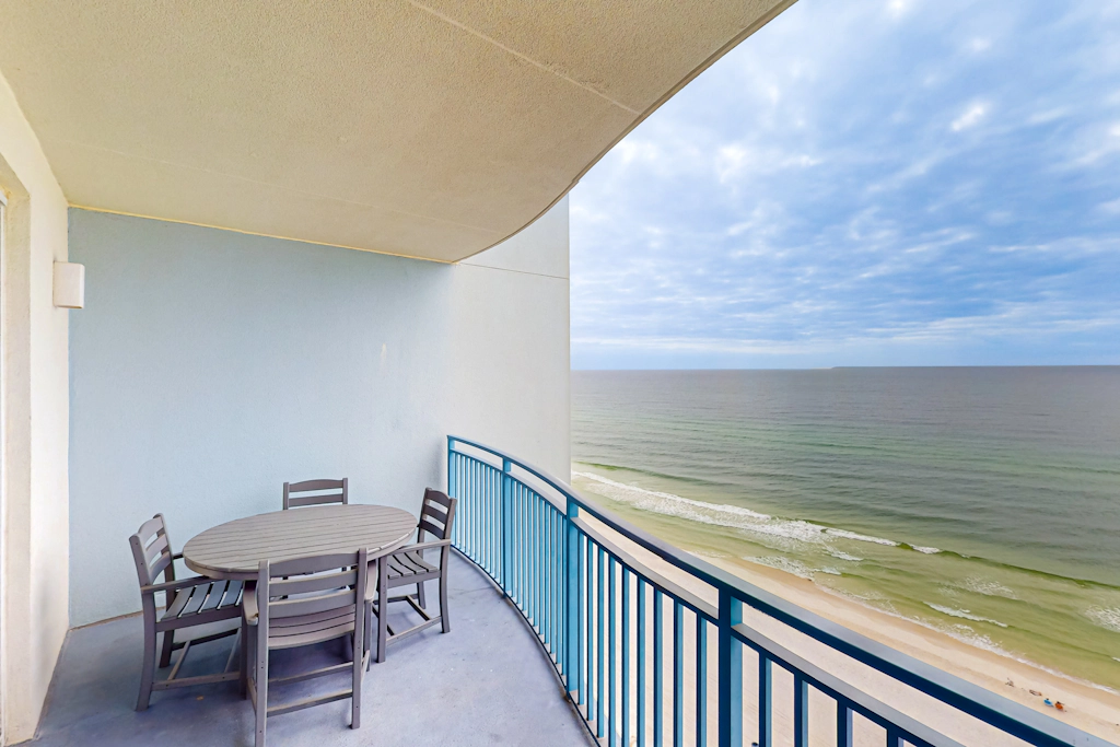 Gulf-front condo right on the beach with balcony, pool & hot tub