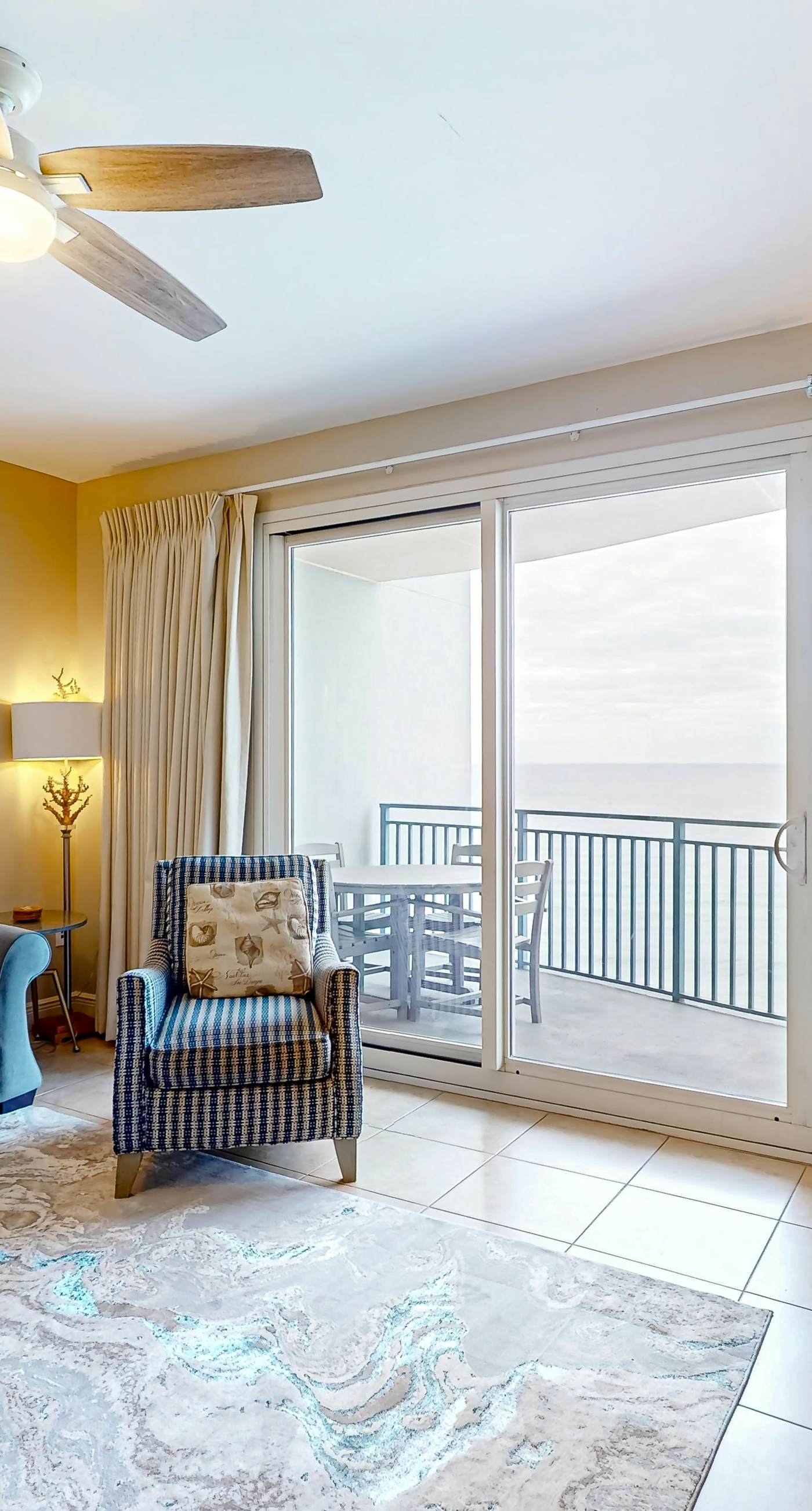 Gulf-front condo right on the beach with balcony, pool & hot tub