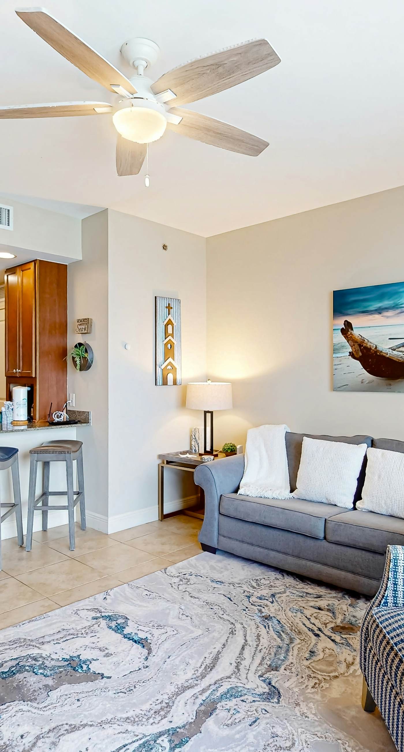 Gulf-front condo right on the beach with balcony, pool & hot tub